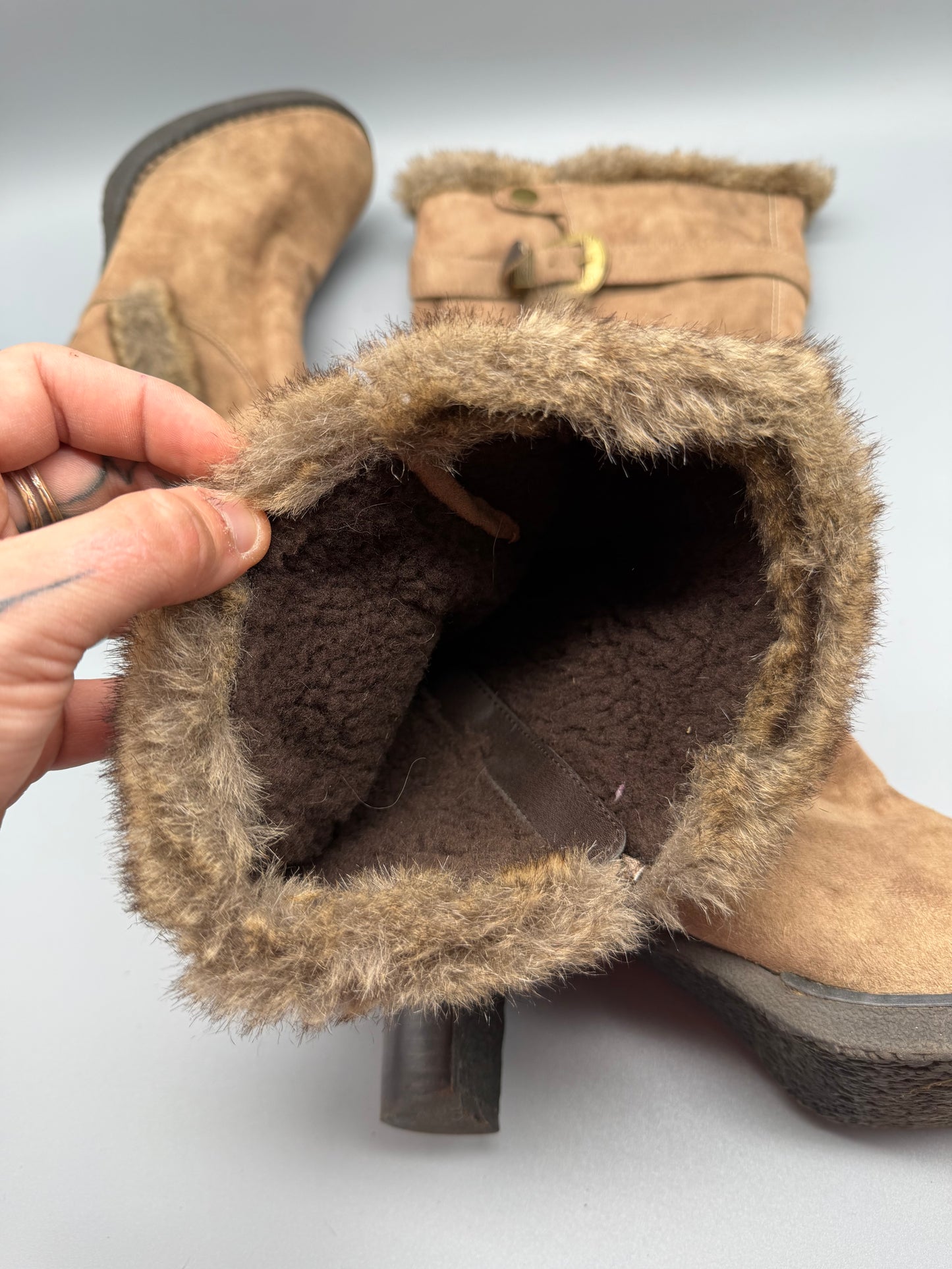 Vintage Y2K Fur Trim Western Buckle Heeled Boots – Camel / Warm Brown