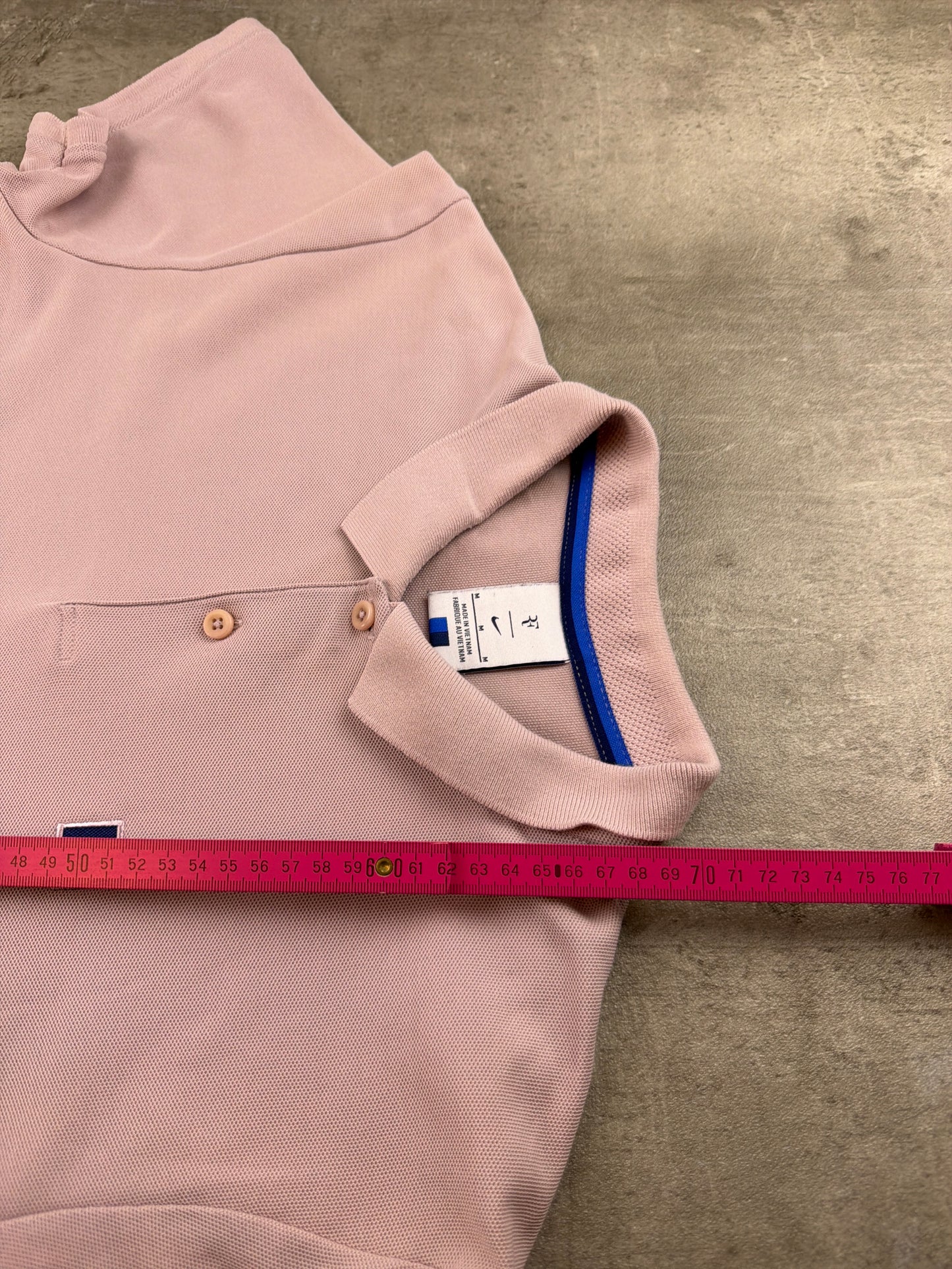Nike Court RF Roger Federer "Particle Rose" Tennis Polo Shirt - Dusty Pink / Blokecore Tennis Archive