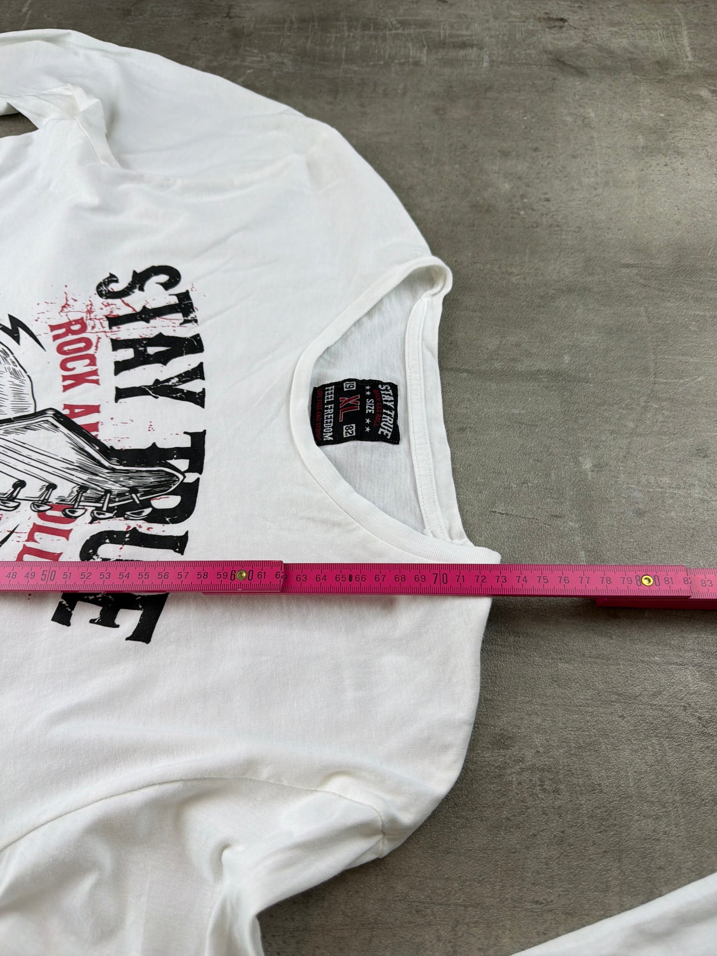 Vintage Grunge Rock "Stay True" Skull Longsleeve – Off-White / Graphic Print