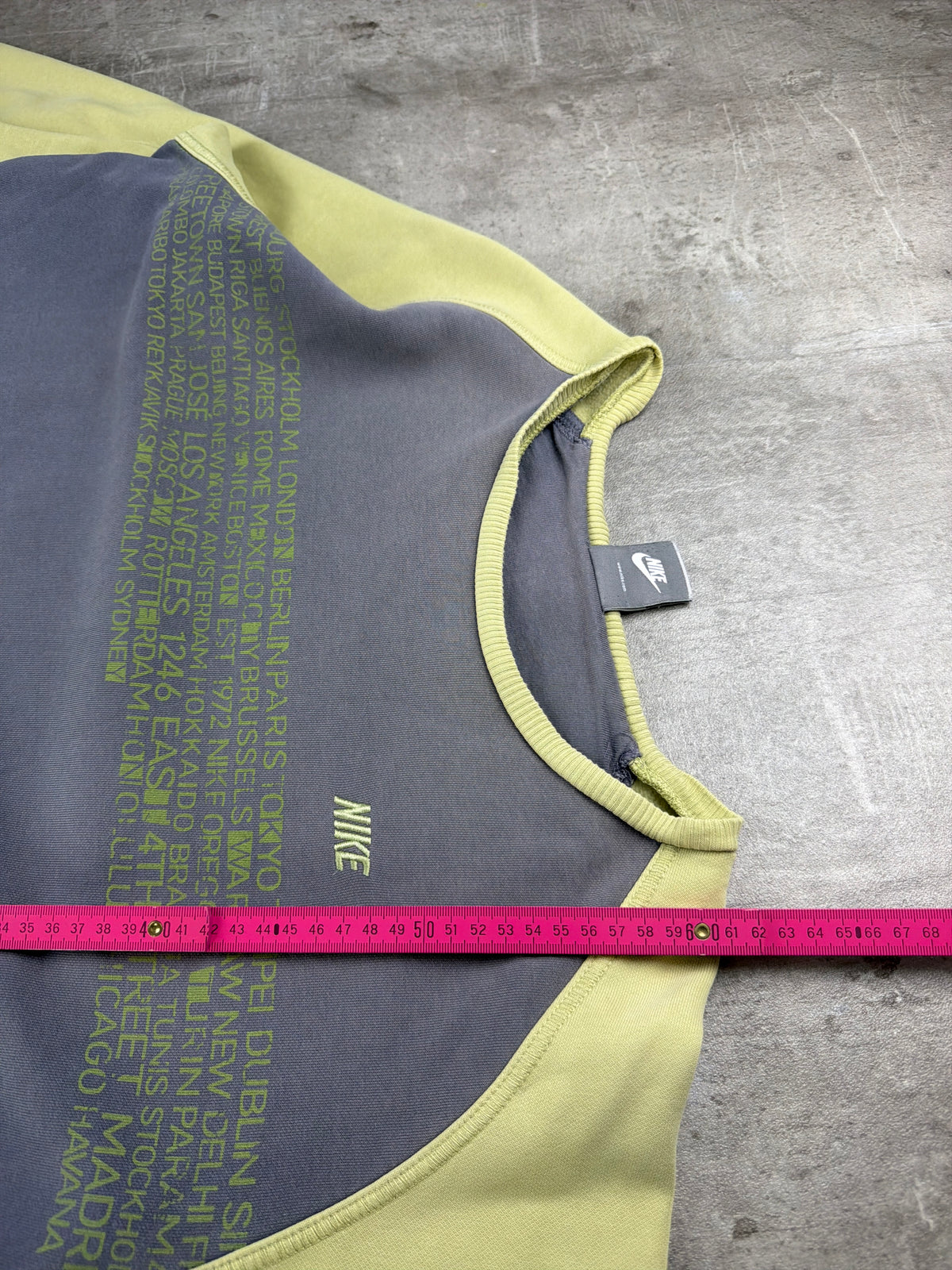 Nike Tailwind Athletic 2000s Raglan Crewneck Sweatshirt - Faded Grey & Lime Green