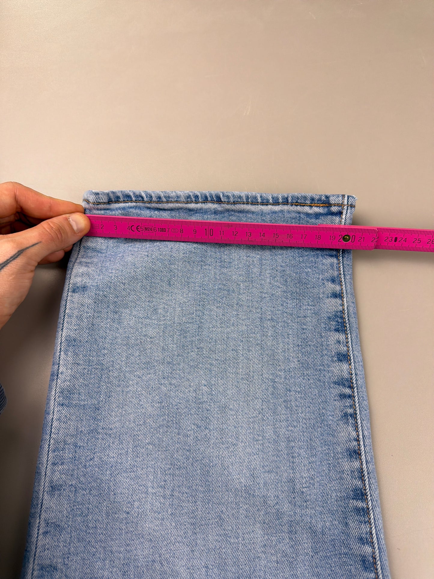 Levi's "501" Straight Leg Denim - Light Wash Grunge & Indie Sleaze Vibe