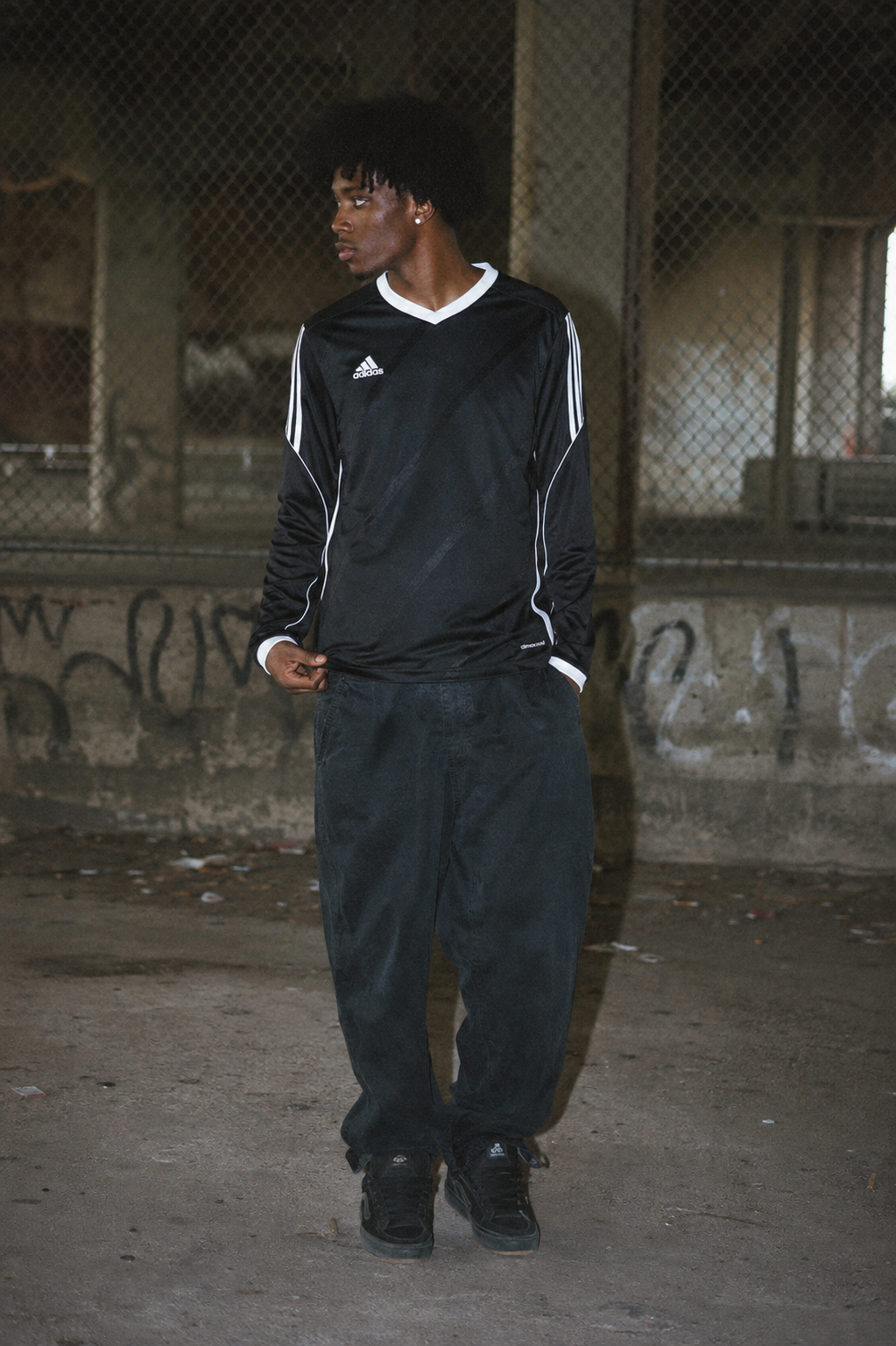 Adidas 3-Stripes V-Neck Longsleeve Trikot - Black & White Blokecore