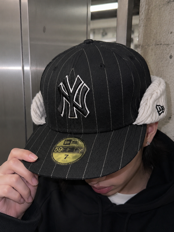New Era NY Yankees Pinstripe Knit Earflap Fitted Cap - Black / Off-White