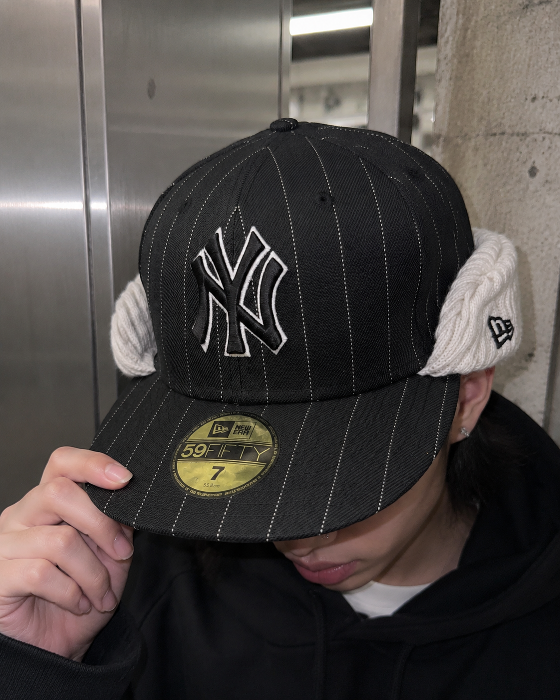 New Era NY Yankees Pinstripe Knit Earflap Fitted Cap - Black / Off-White