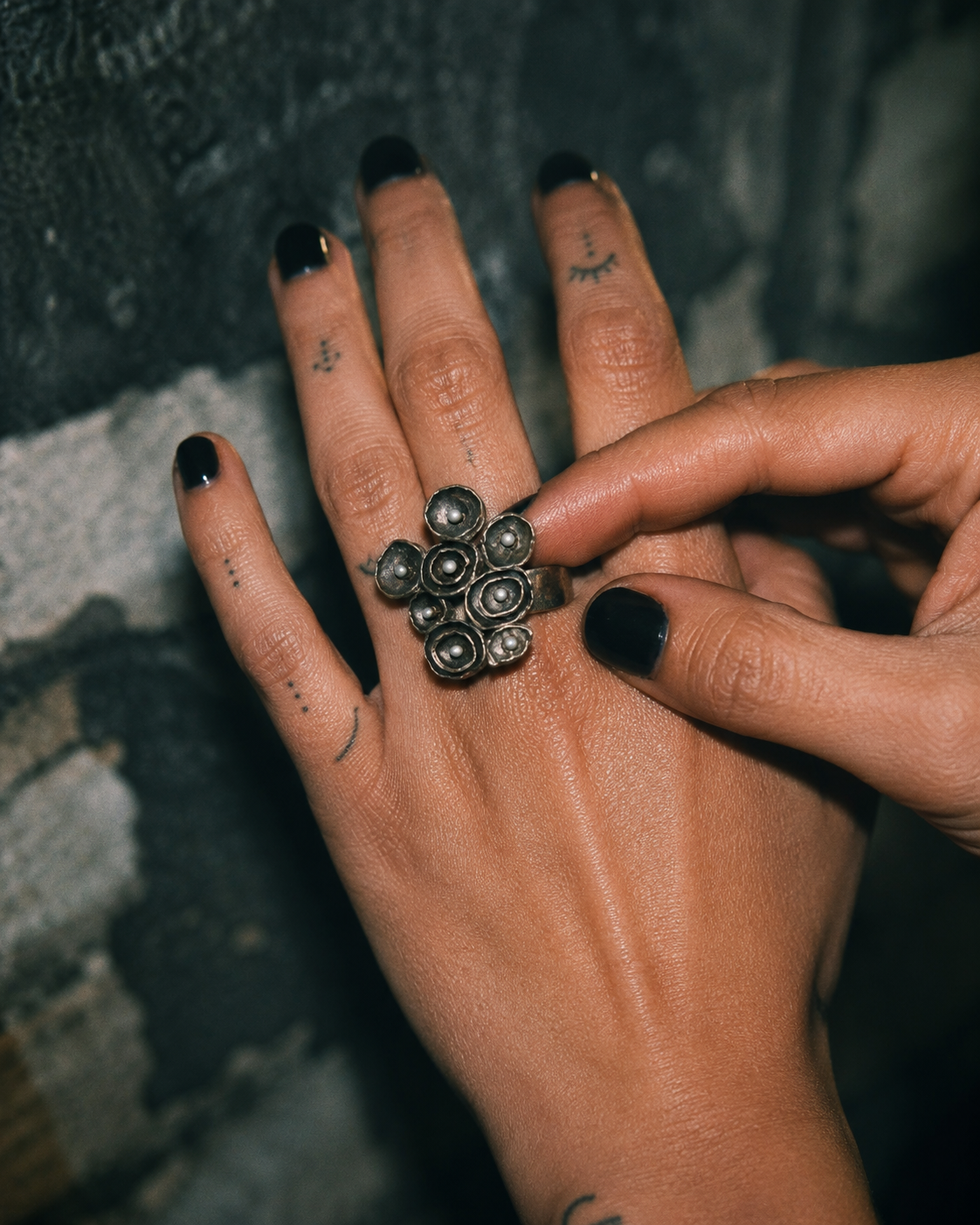 Pierre Lang Statement Floral Pearl Cluster Ring – Antique Silver / Indie Sleaze Grunge