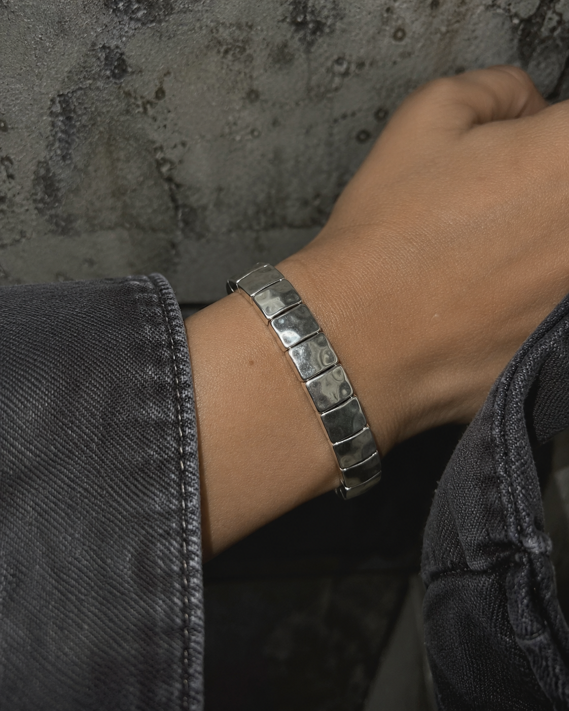 Pierre Lang Chunky Segment Elastic Bangle Bracelet - Metallic Silver