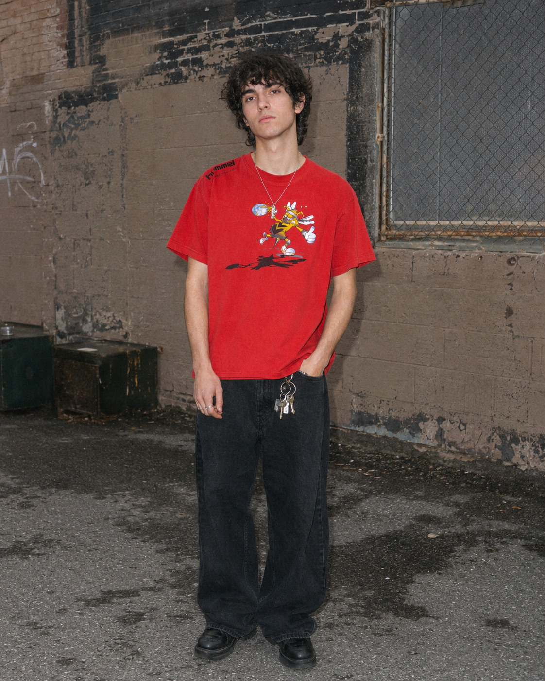 Hummel 2000s "Bee Mascot" Graphic T-Shirt – Washed Red / Y2K Streetwear