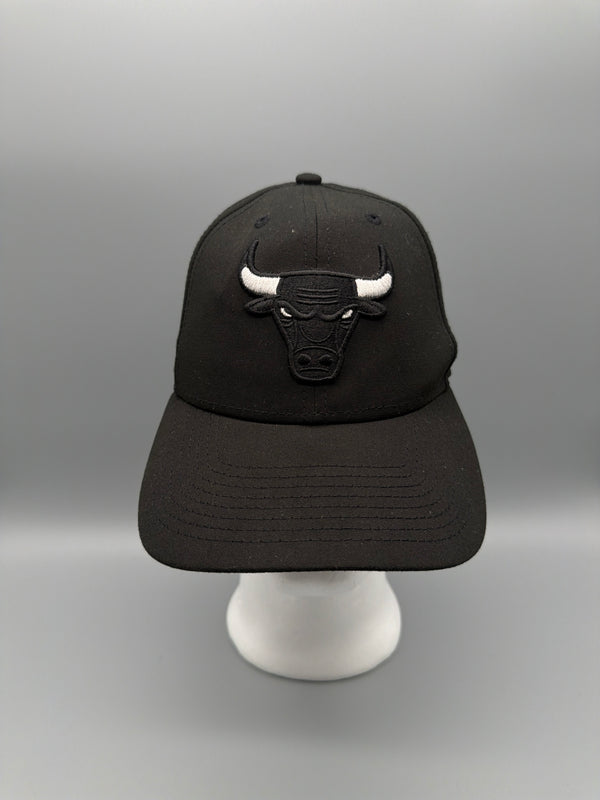 New Era Chicago Bulls 9FORTY Embossed Cap - All Black
