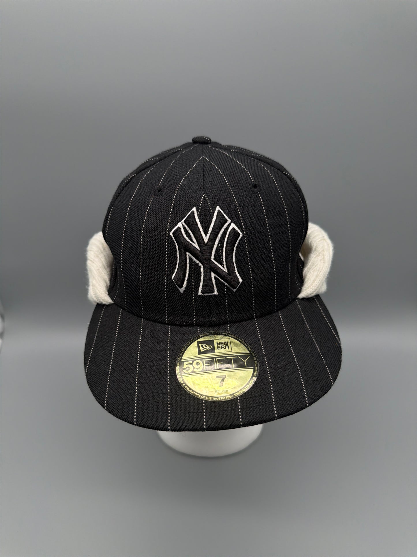 New Era NY Yankees Pinstripe Knit Earflap Fitted Cap - Black / Off-White