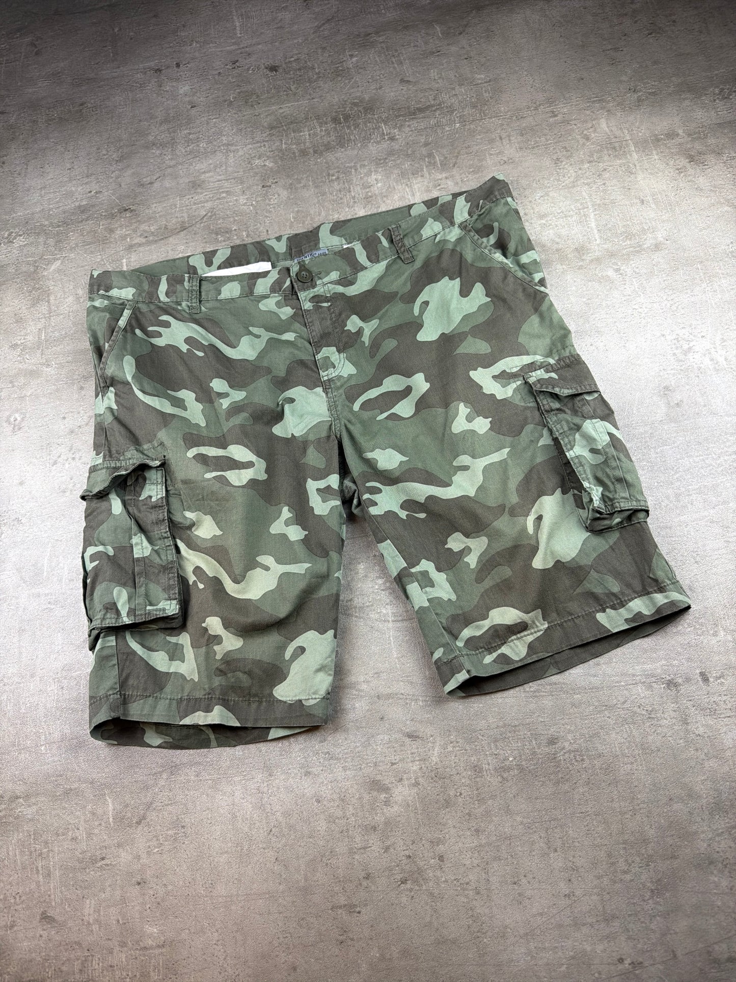 Vintage Utility Camo Cargo Shorts - Woodland Green