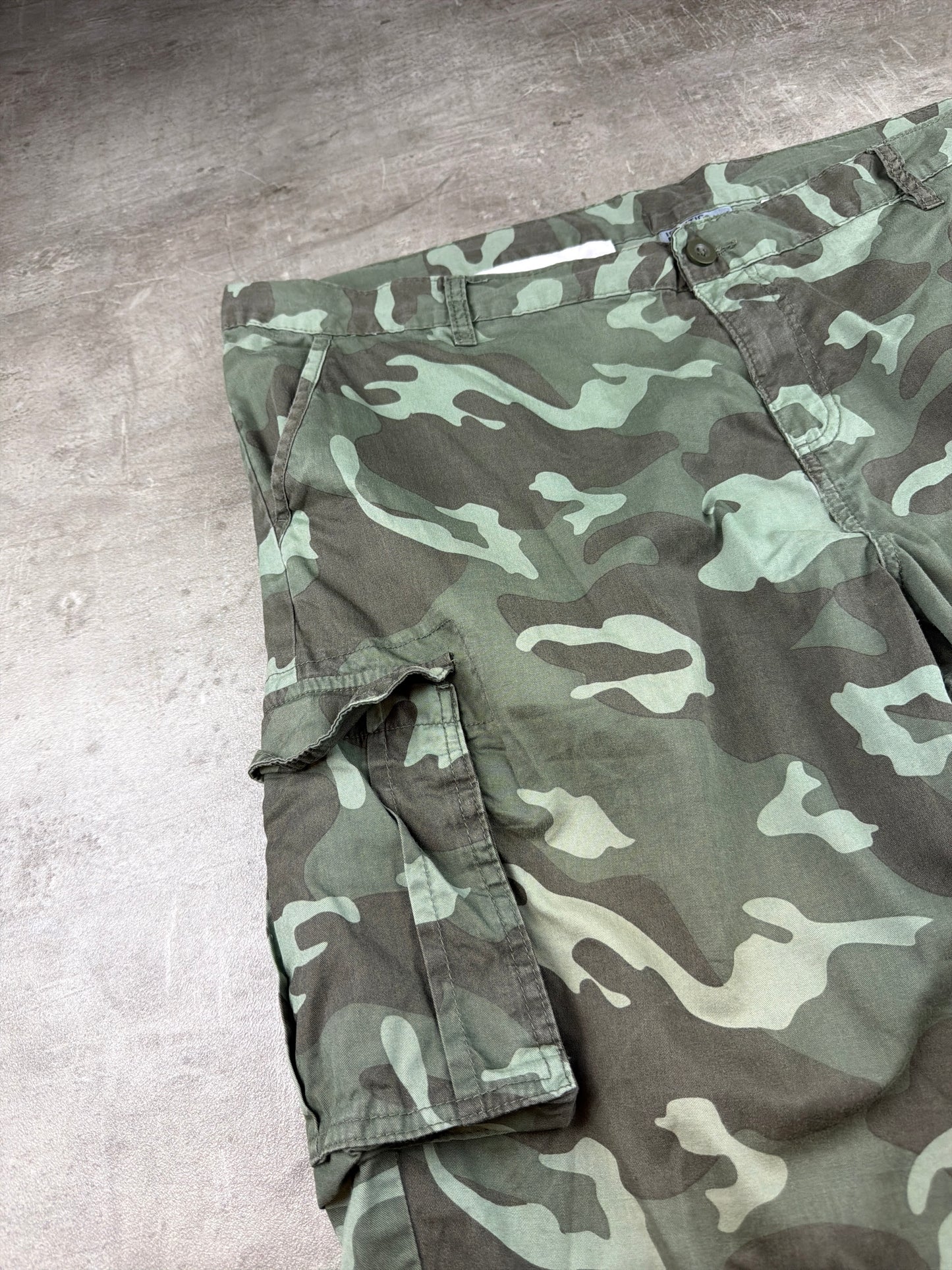 Vintage Utility Camo Cargo Shorts - Woodland Green