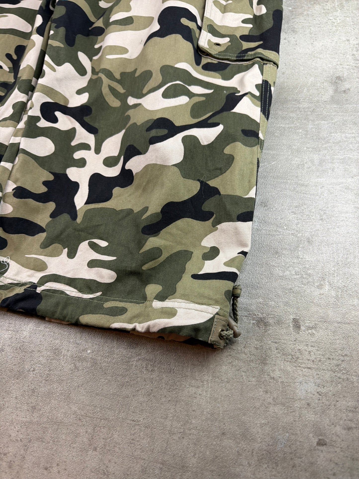 Vintage Y2K Camouflage Cargo Shorts - Camo / Khaki / Green