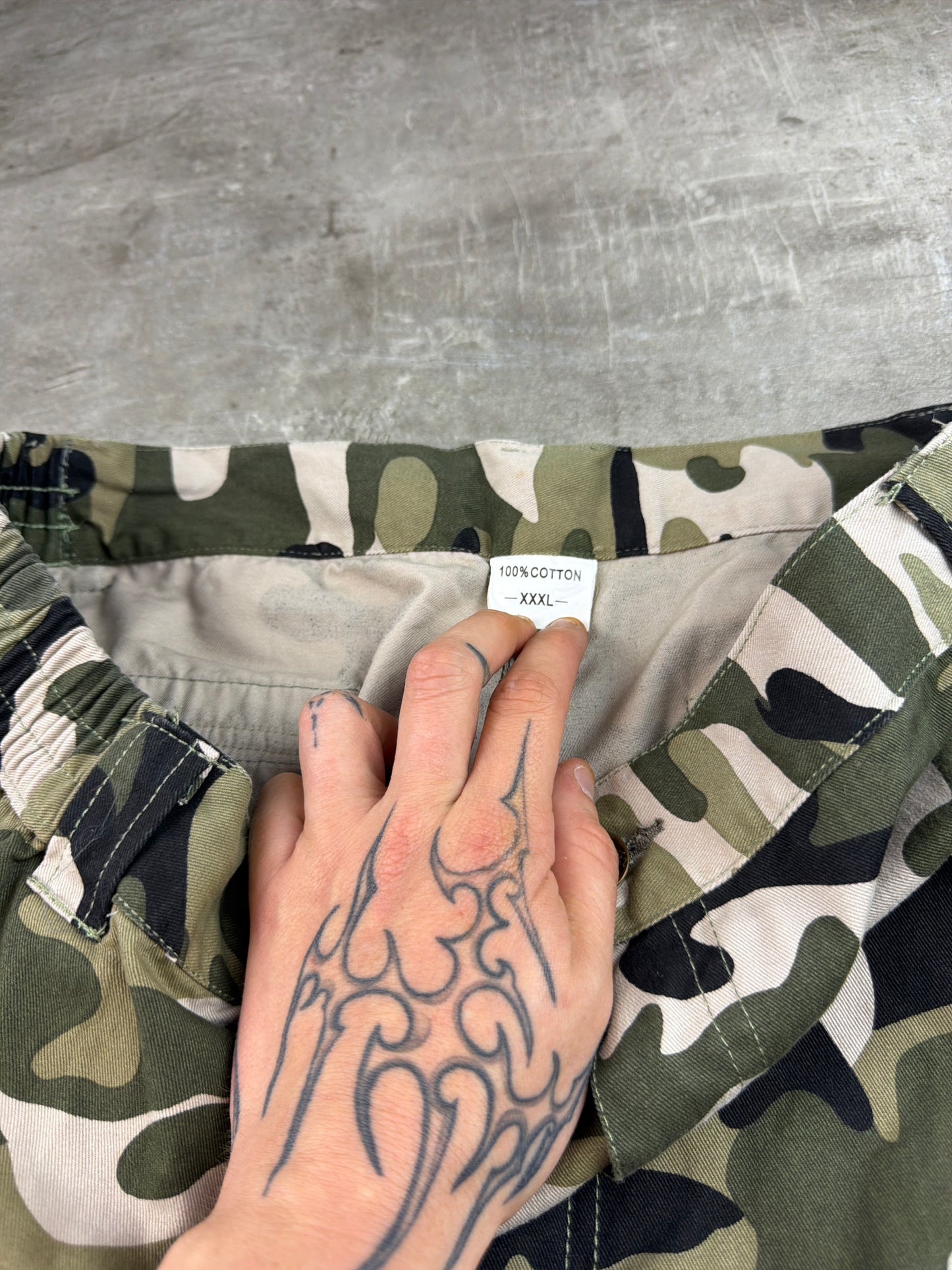 Vintage Y2K Camouflage Cargo Shorts - Camo / Khaki / Green