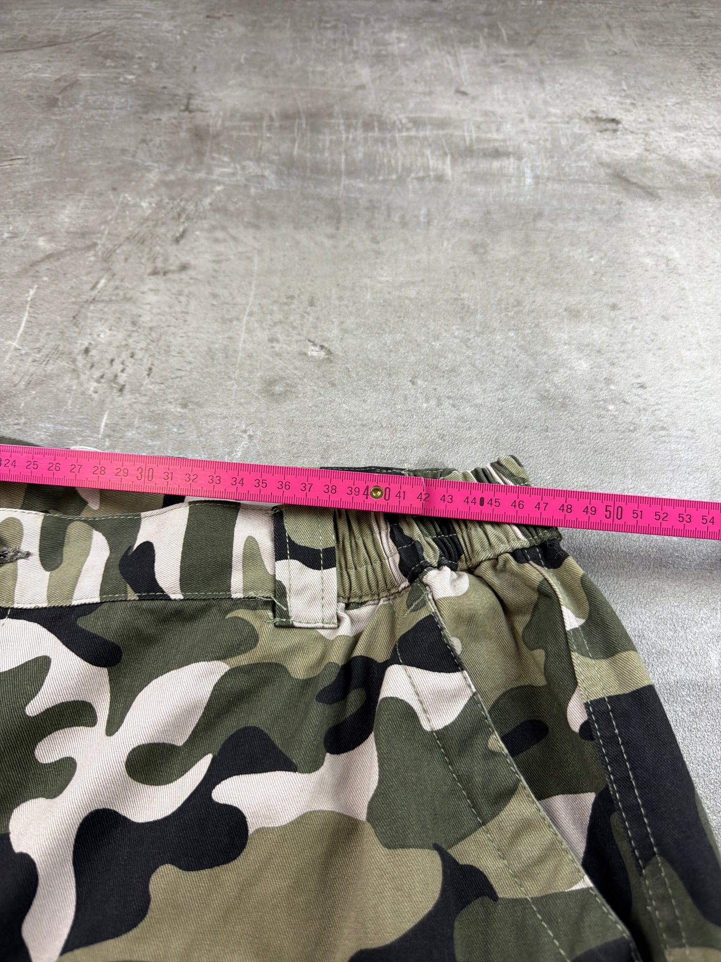 Vintage Y2K Camouflage Cargo Shorts - Camo / Khaki / Green