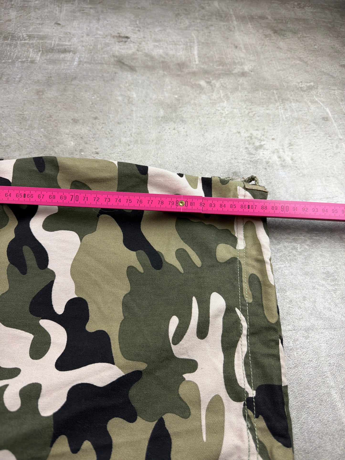 Vintage Y2K Camouflage Cargo Shorts - Camo / Khaki / Green