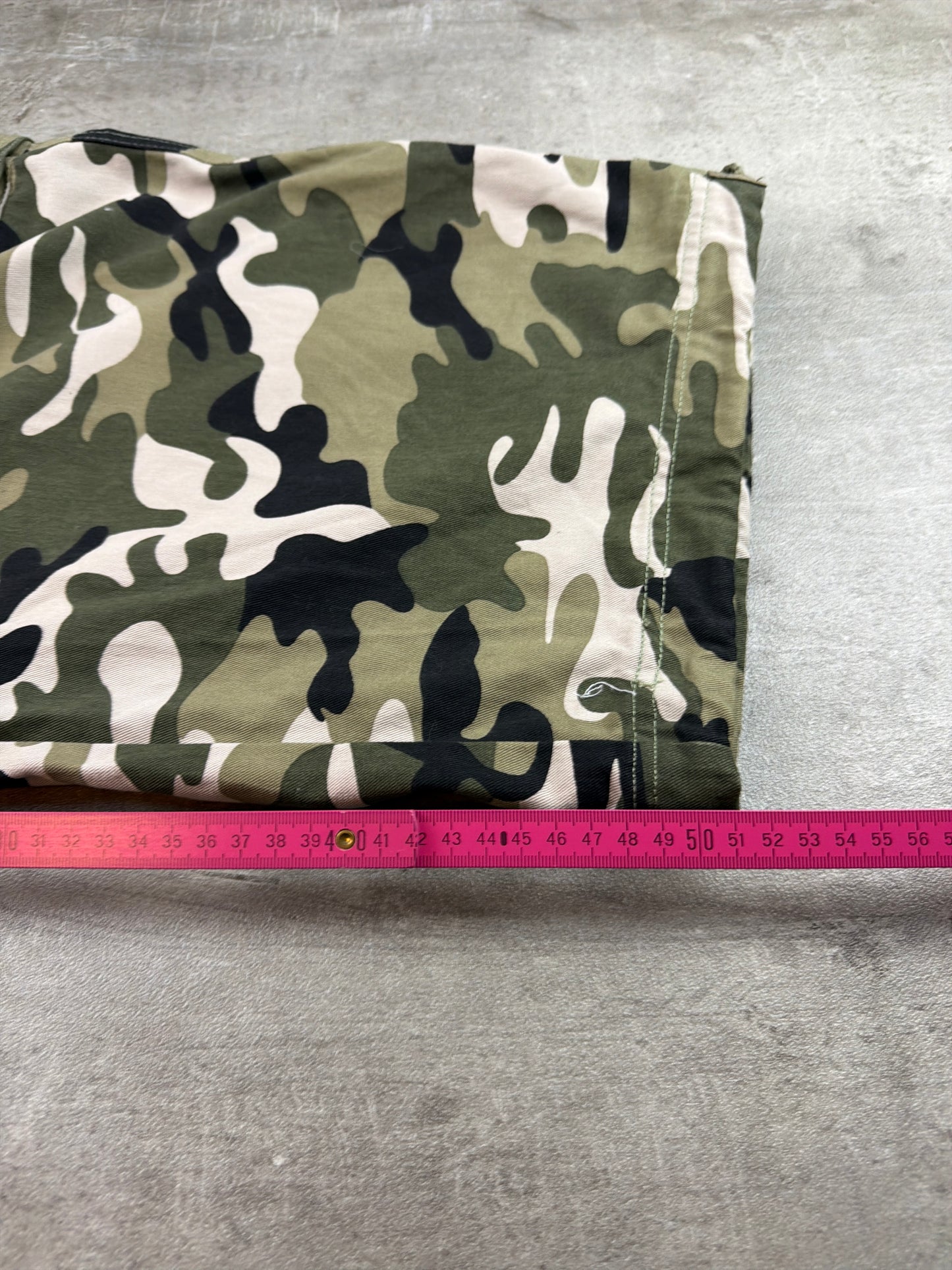 Vintage Y2K Camouflage Cargo Shorts - Camo / Khaki / Green