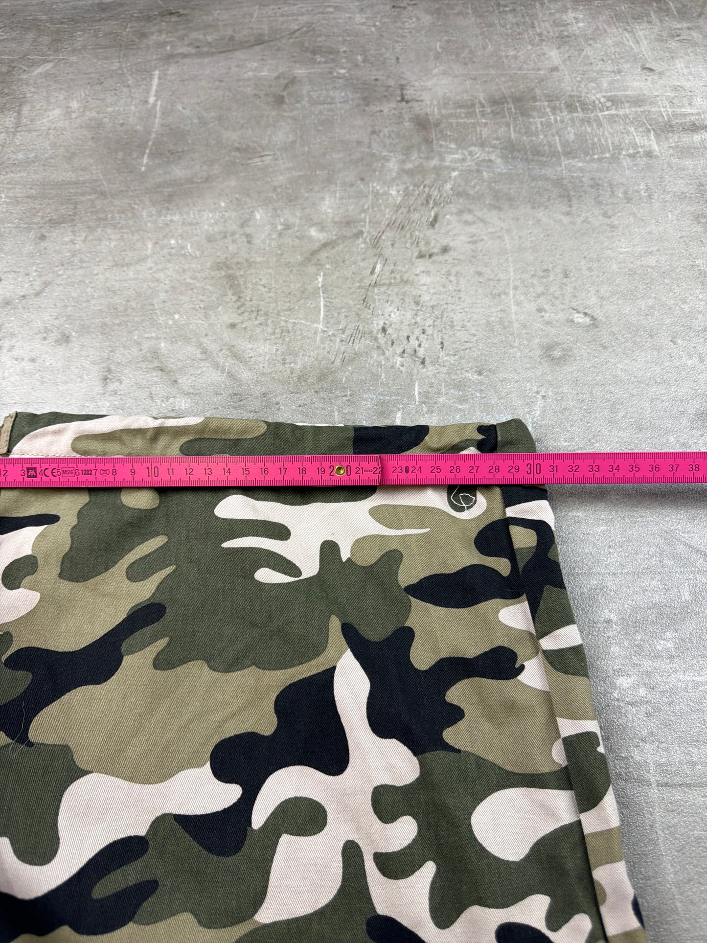 Vintage Y2K Camouflage Cargo Shorts - Camo / Khaki / Green