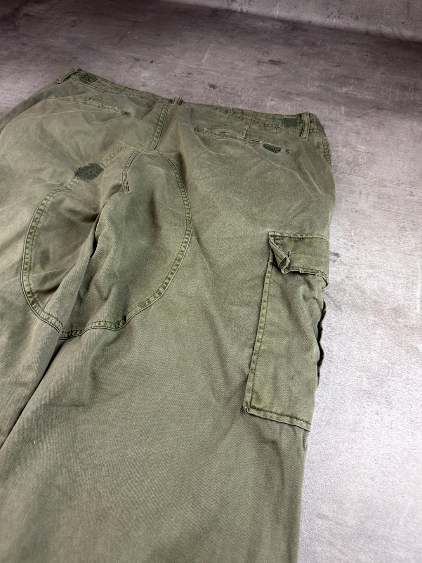 Alpha Industries Vintage Wide-Leg Cargo Pants - Olive Green