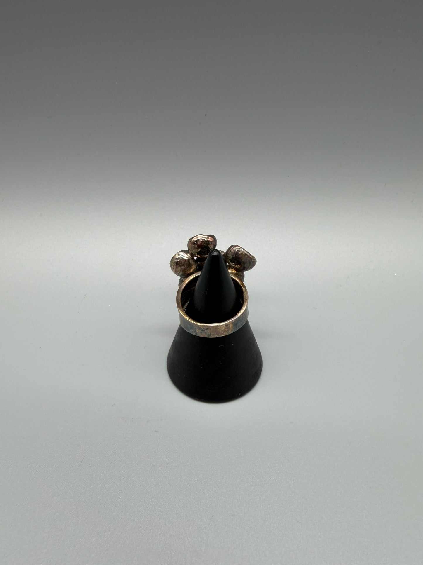 Pierre Lang Statement Floral Pearl Cluster Ring – Antique Silver / Indie Sleaze Grunge