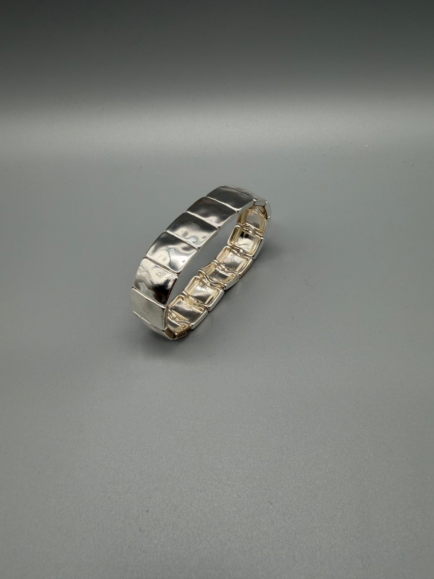 Pierre Lang Chunky Segment Elastic Bangle Bracelet - Metallic Silver