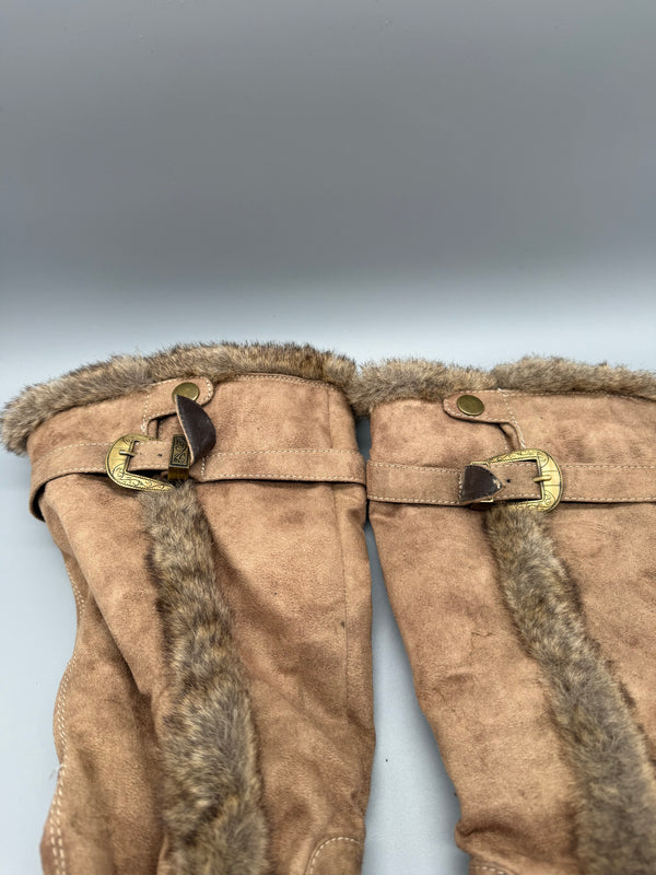 Vintage Y2K Fur Trim Western Buckle Heeled Boots – Camel / Warm Brown