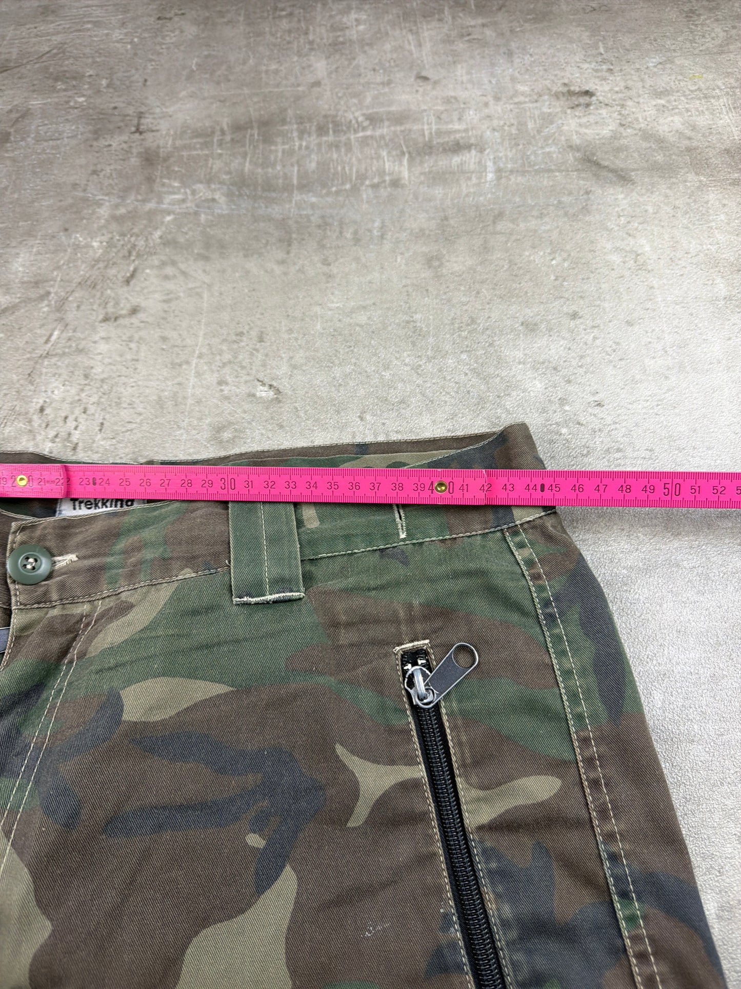 Trekking Basics Tactical Utility Multi-Pocket Cargo Shorts – Woodland Camo