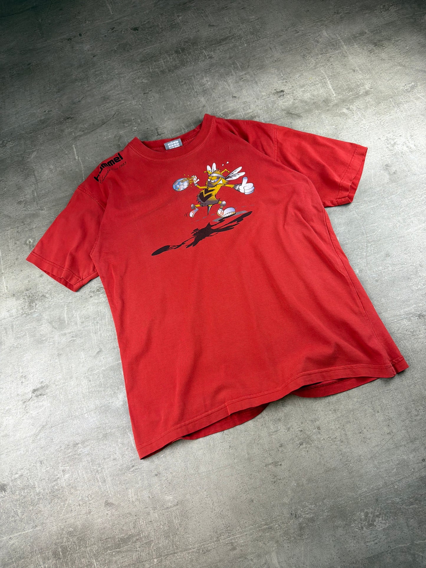 Hummel 2000s "Bee Mascot" Graphic T-Shirt – Washed Red / Y2K Streetwear