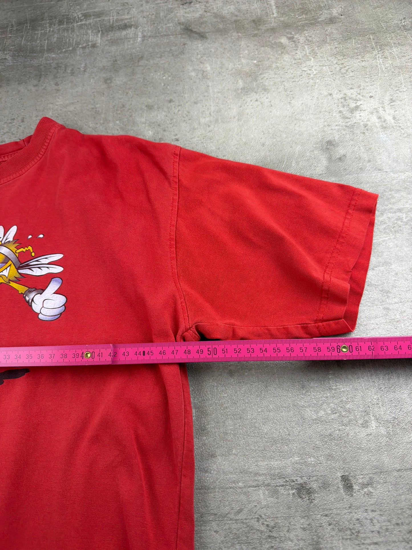 Hummel 2000s "Bee Mascot" Graphic T-Shirt – Washed Red / Y2K Streetwear
