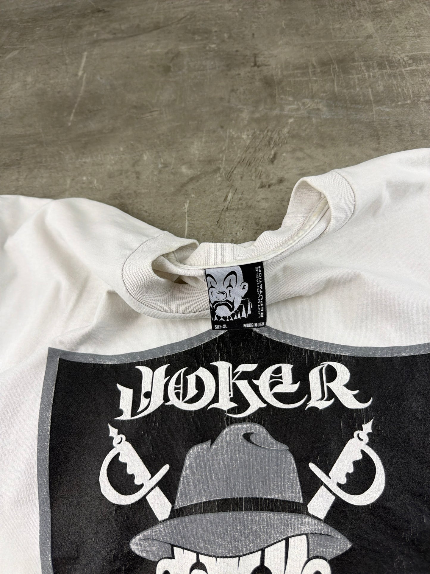 Joker Brand Vintage 00s "Raiders Crest" Graphic T-Shirt - Off-White / Monochrome Chicano Streetwear