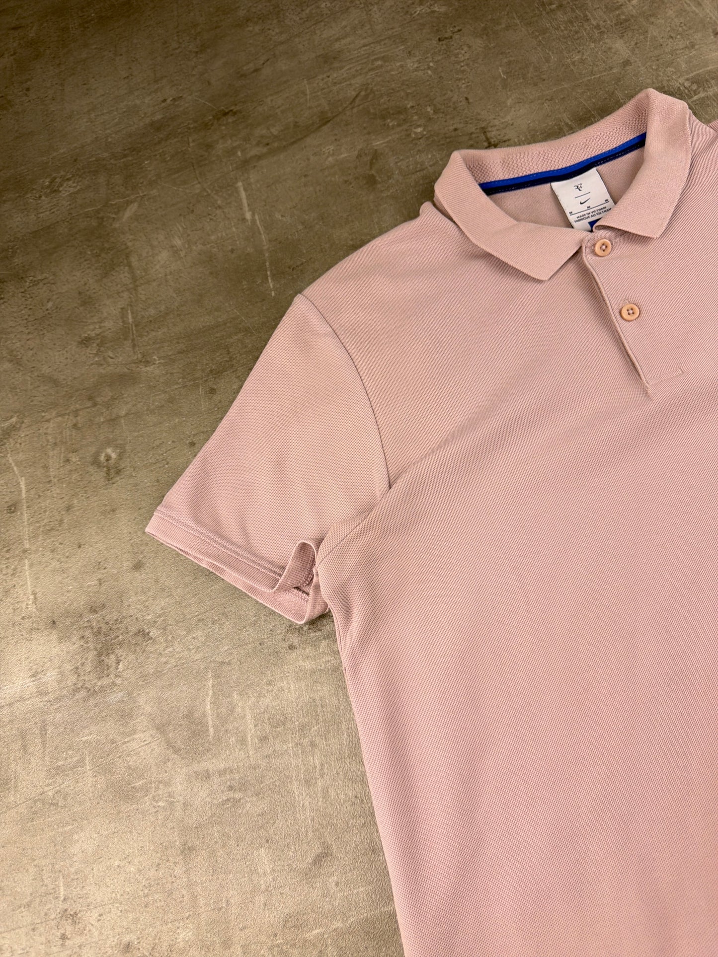 Nike Court RF Roger Federer "Particle Rose" Tennis Polo Shirt - Dusty Pink / Blokecore Tennis Archive