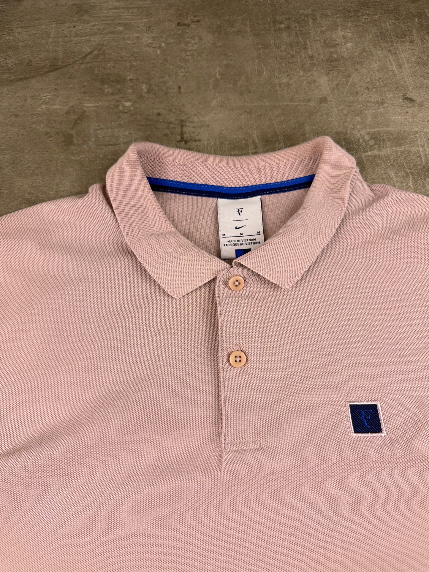 Nike Court RF Roger Federer "Particle Rose" Tennis Polo Shirt - Dusty Pink / Blokecore Tennis Archive