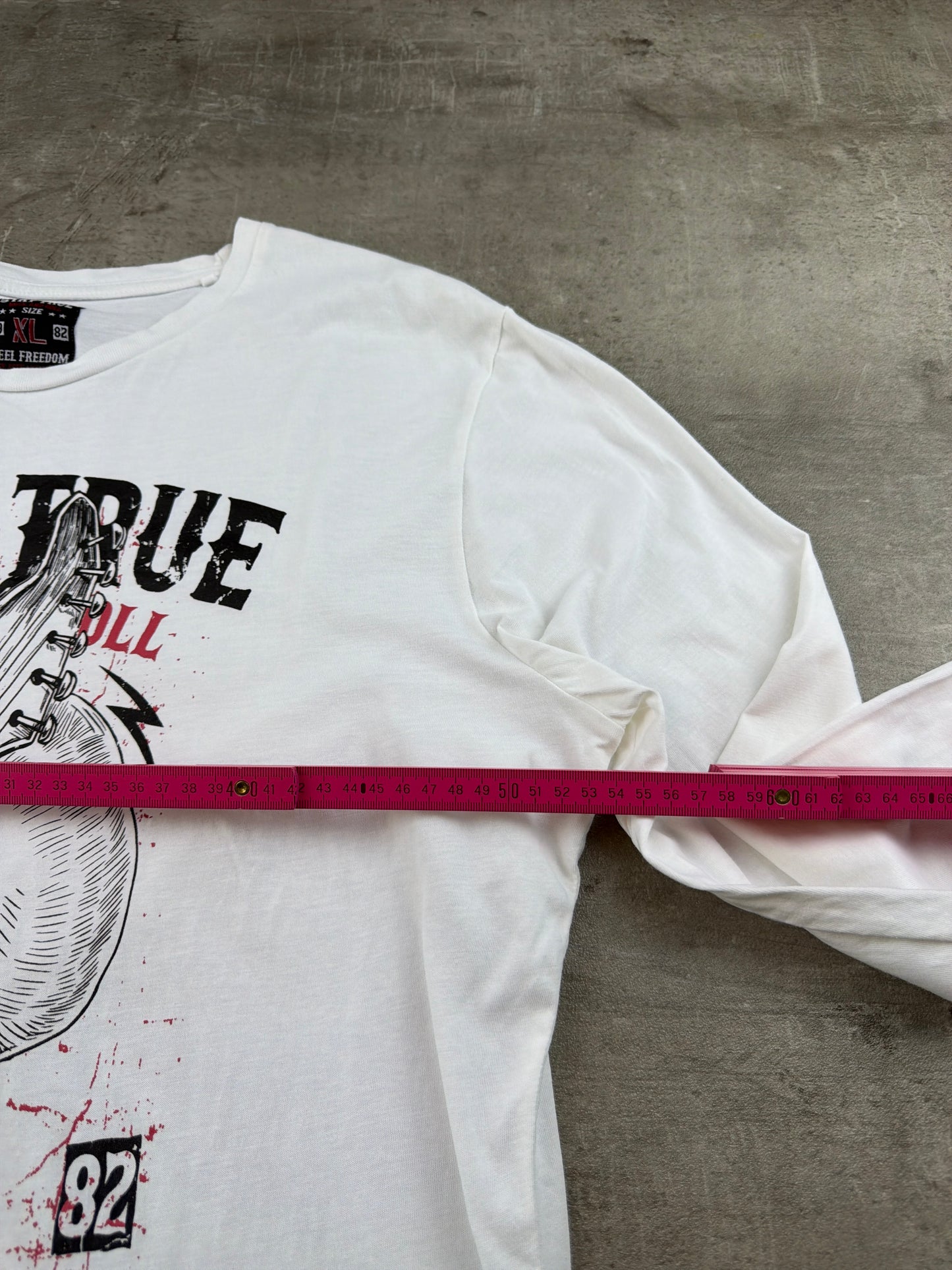 Vintage Grunge Rock "Stay True" Skull Longsleeve – Off-White / Graphic Print