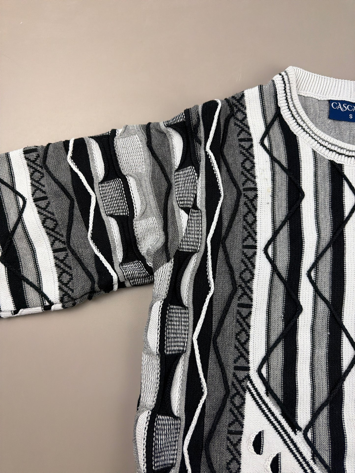Cascallo Retro Textured Coogi-Style Knitwear - Black & White Abstract Geometric