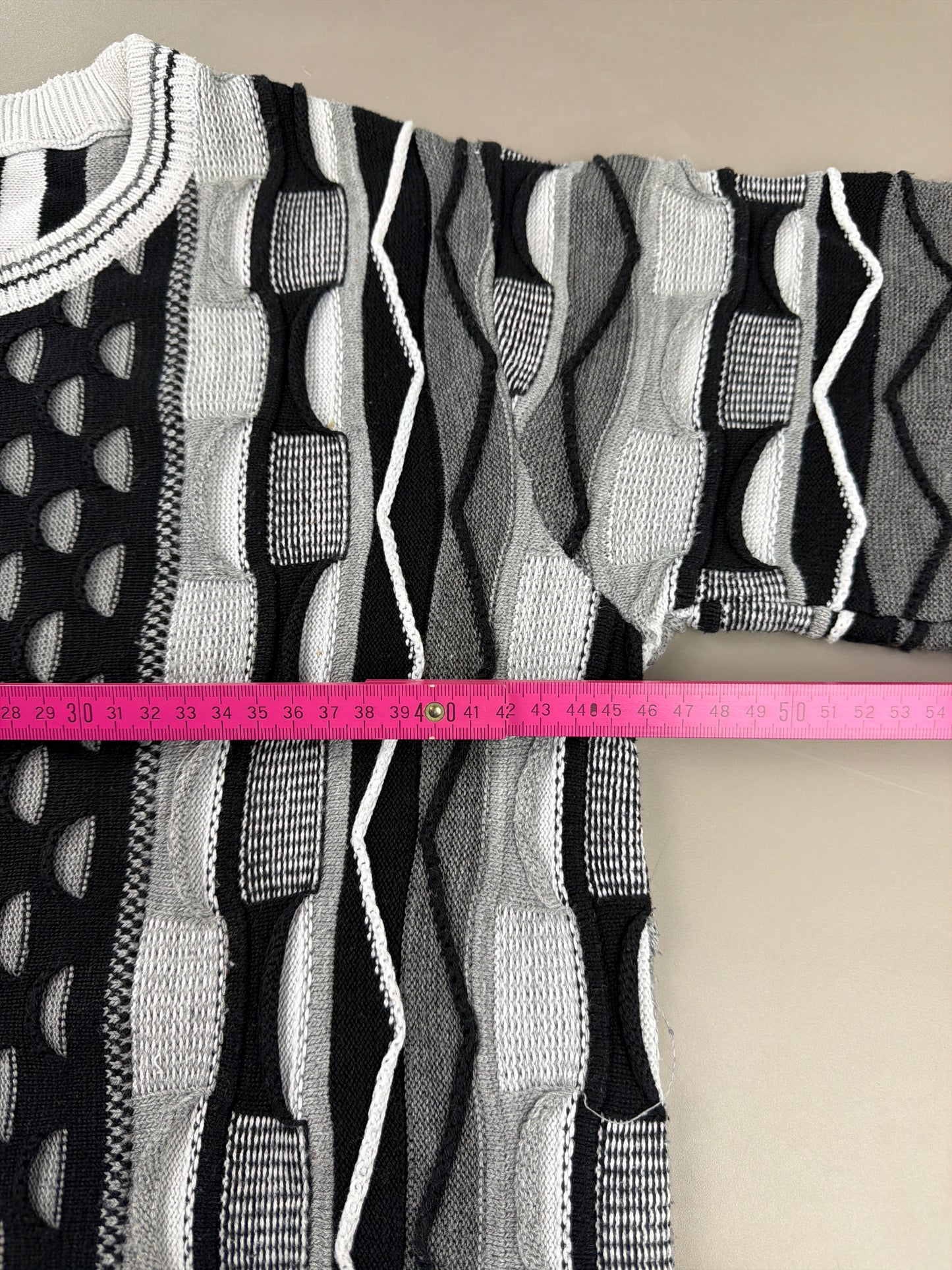 Cascallo Retro Textured Coogi-Style Knitwear - Black & White Abstract Geometric