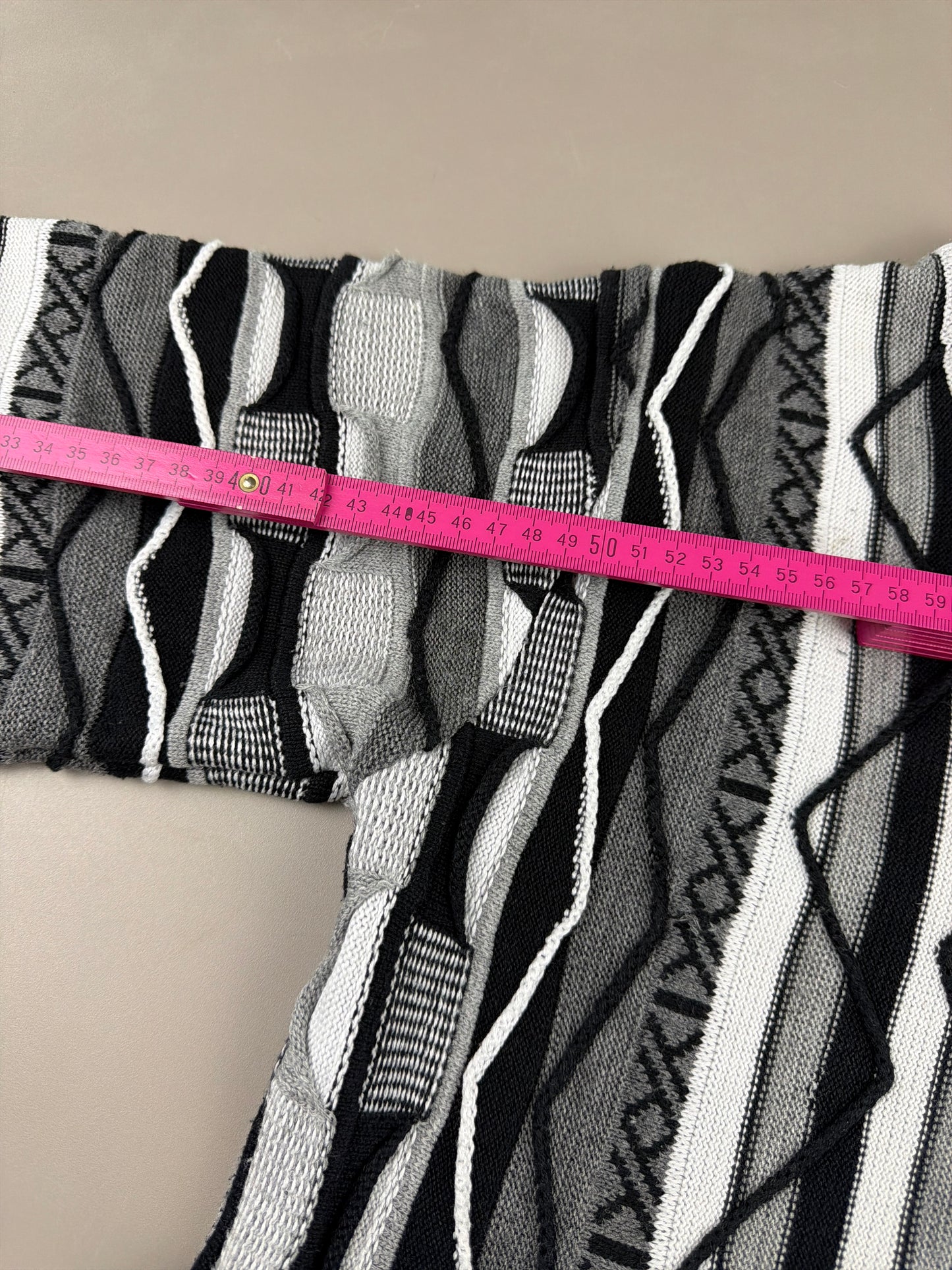 Cascallo Retro Textured Coogi-Style Knitwear - Black & White Abstract Geometric
