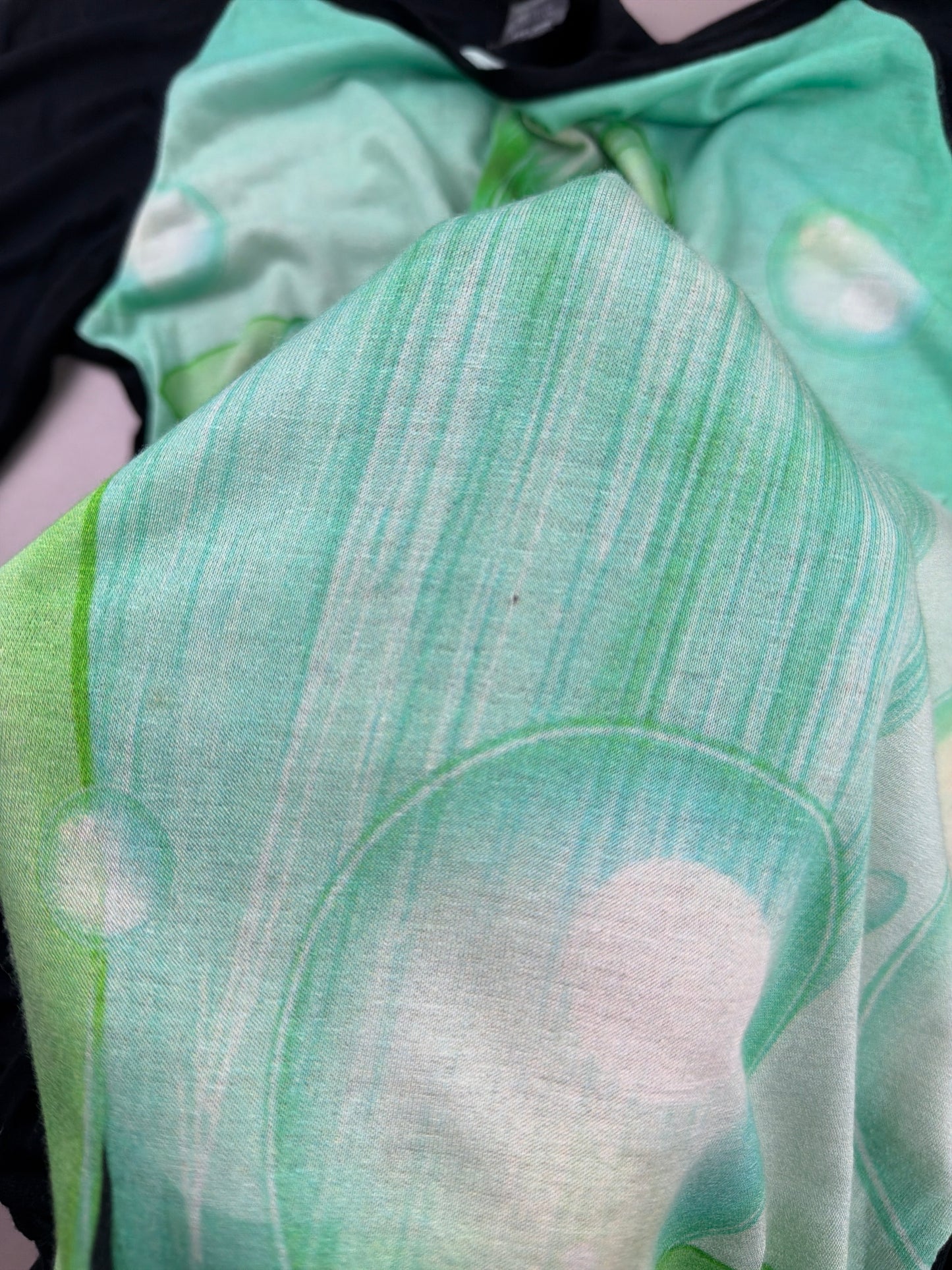 Blue Tower Barcelona "Bubble Pop" Graphic Longsleeve - Lime Green