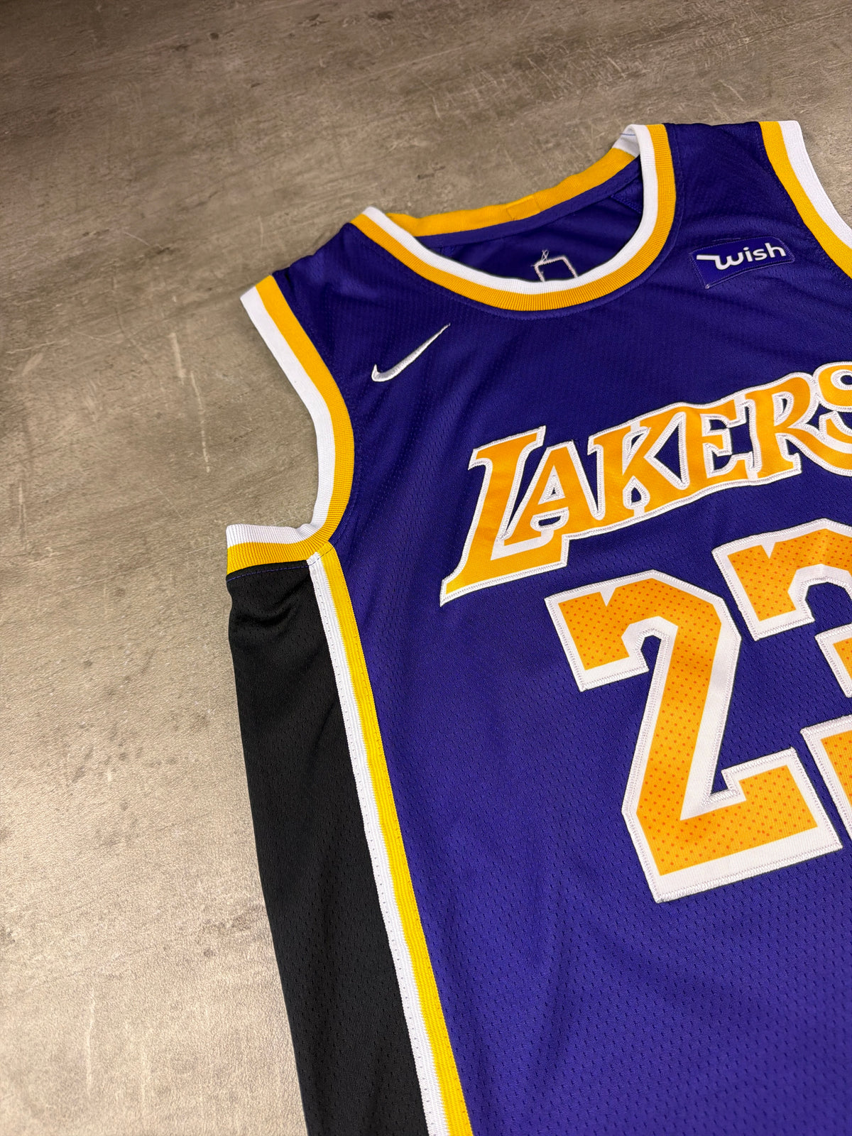 Nike LeBron James Los Angeles Lakers "23" Swingman Trikot - Purple, Yellow, Black Multicolor