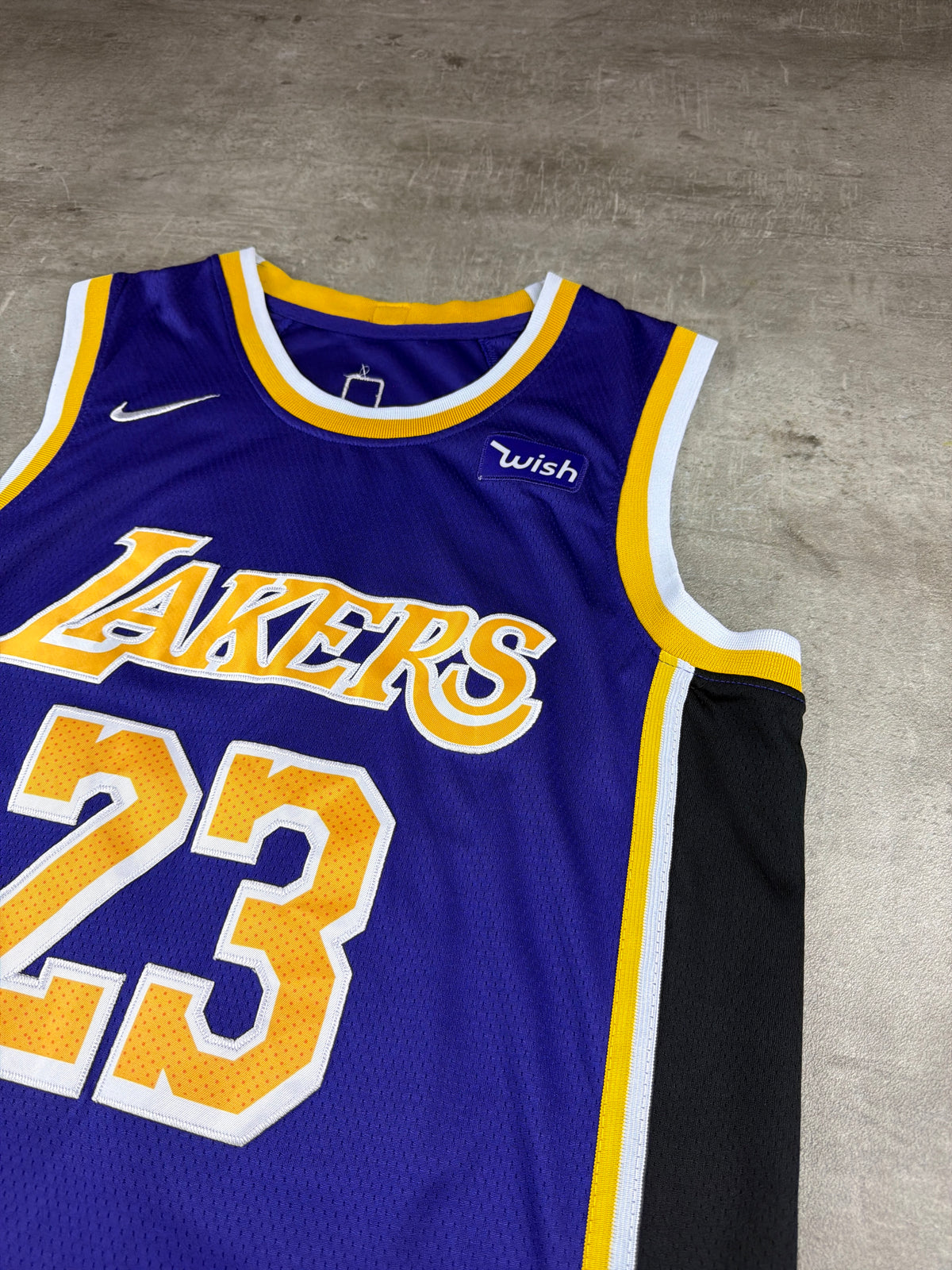 Nike LeBron James Los Angeles Lakers "23" Swingman Trikot - Purple, Yellow, Black Multicolor