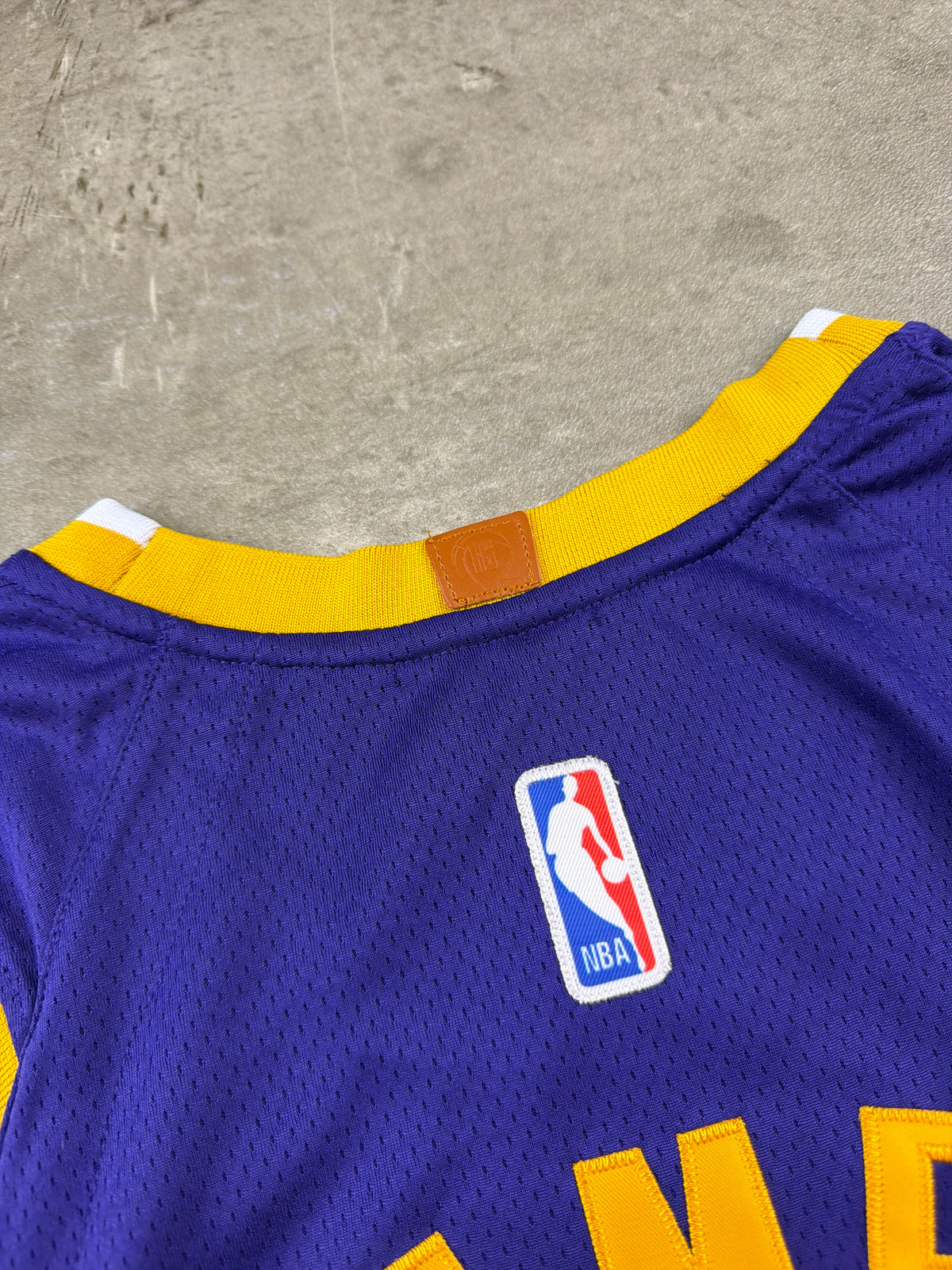Nike LeBron James Los Angeles Lakers "23" Swingman Trikot - Purple, Yellow, Black Multicolor