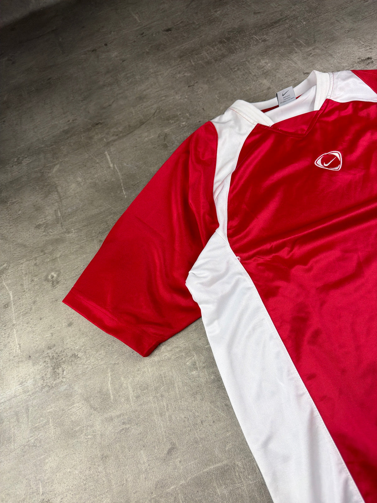 Vintage Nike Total 90 "Center Swoosh" Jersey - Red / White