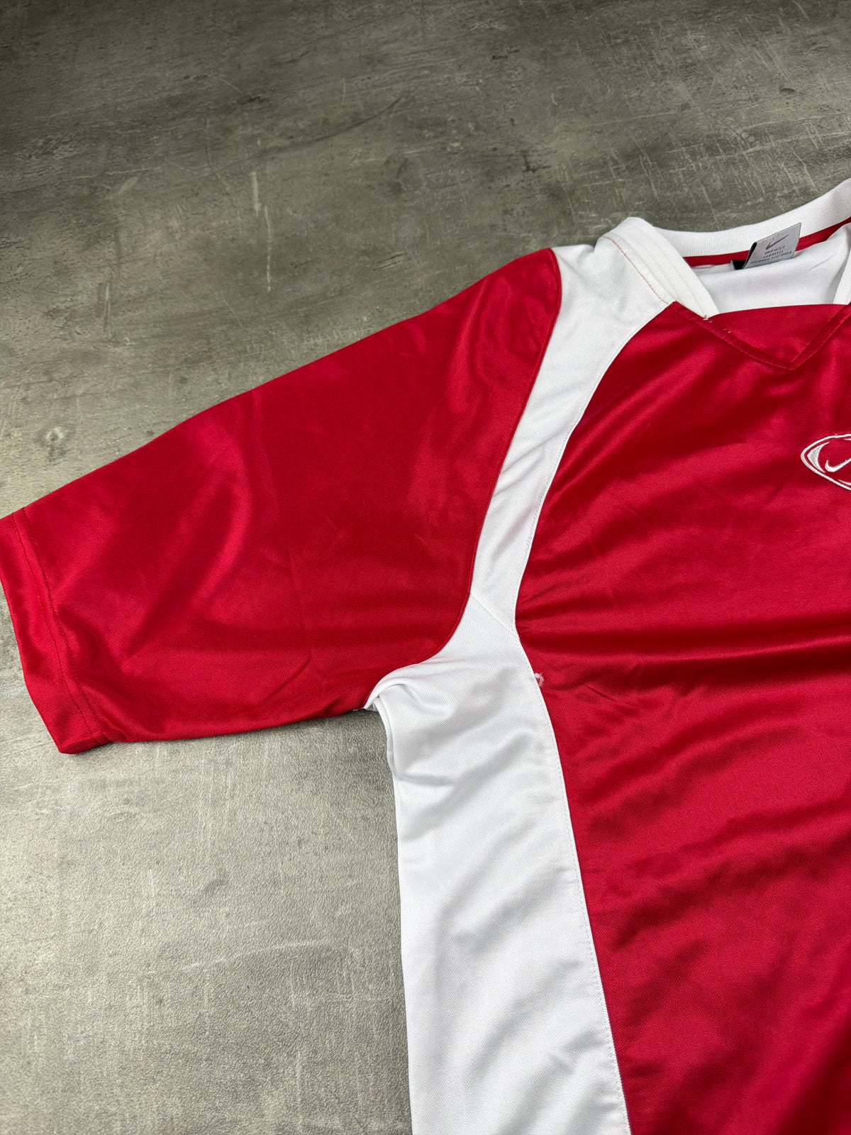 Vintage Nike Total 90 "Center Swoosh" Jersey - Red / White