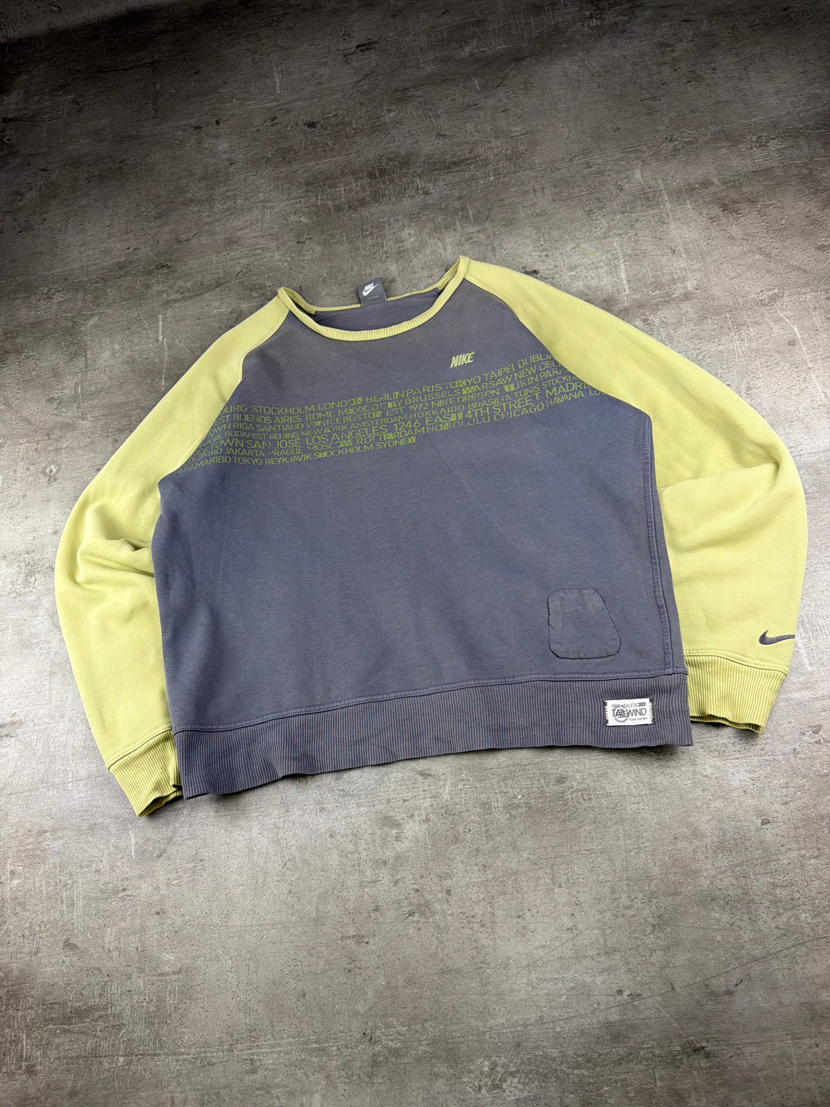 Nike Tailwind Athletic 2000s Raglan Crewneck Sweatshirt - Faded Grey & Lime Green