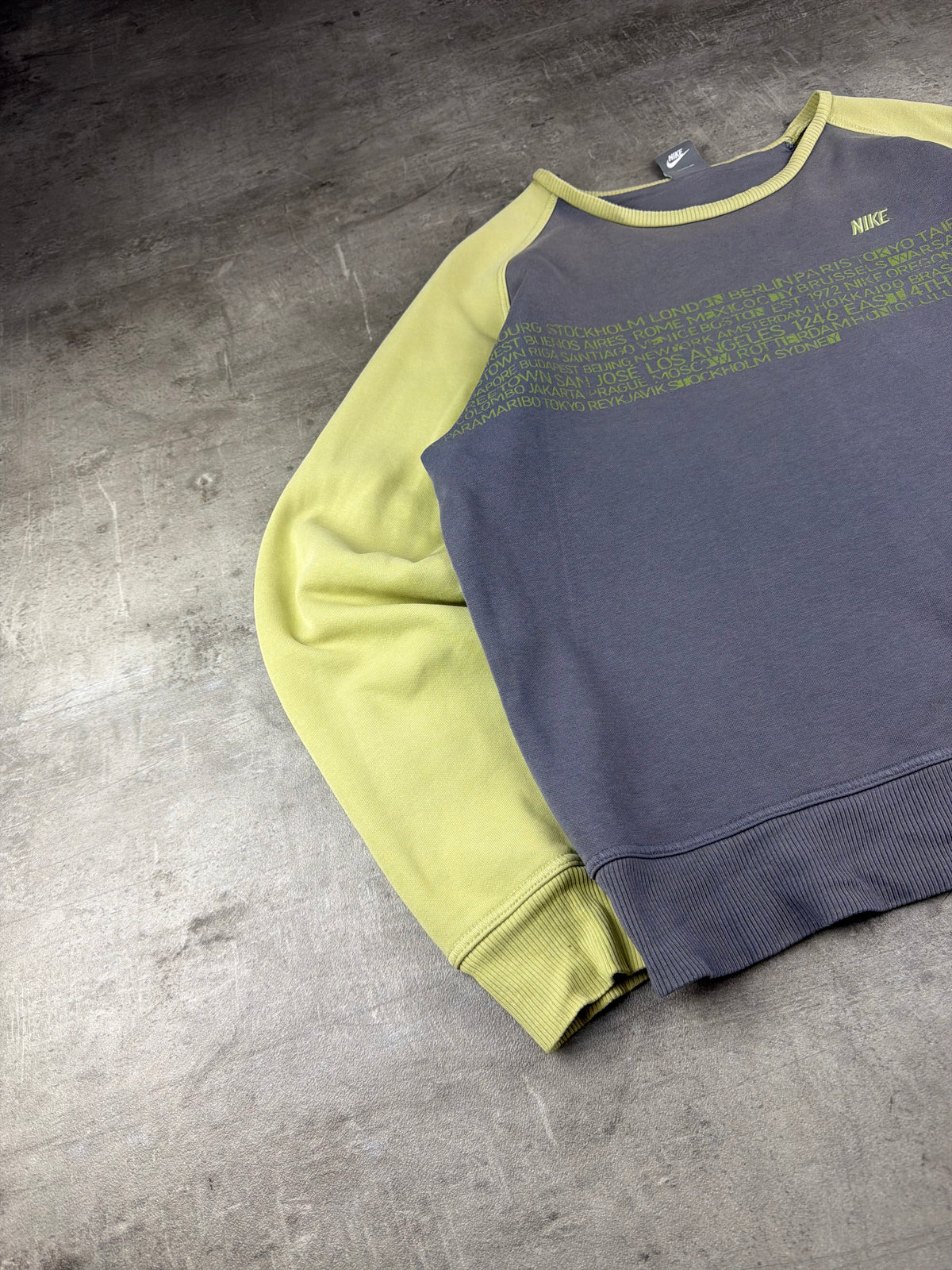 Nike Tailwind Athletic 2000s Raglan Crewneck Sweatshirt - Faded Grey & Lime Green