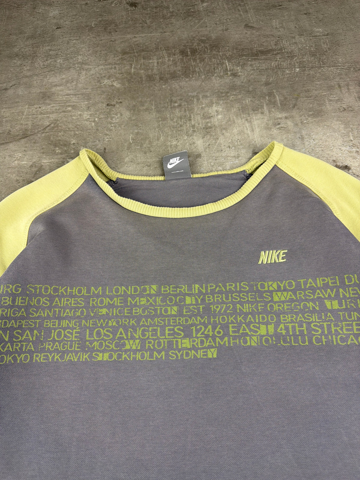 Nike Tailwind Athletic 2000s Raglan Crewneck Sweatshirt - Faded Grey & Lime Green