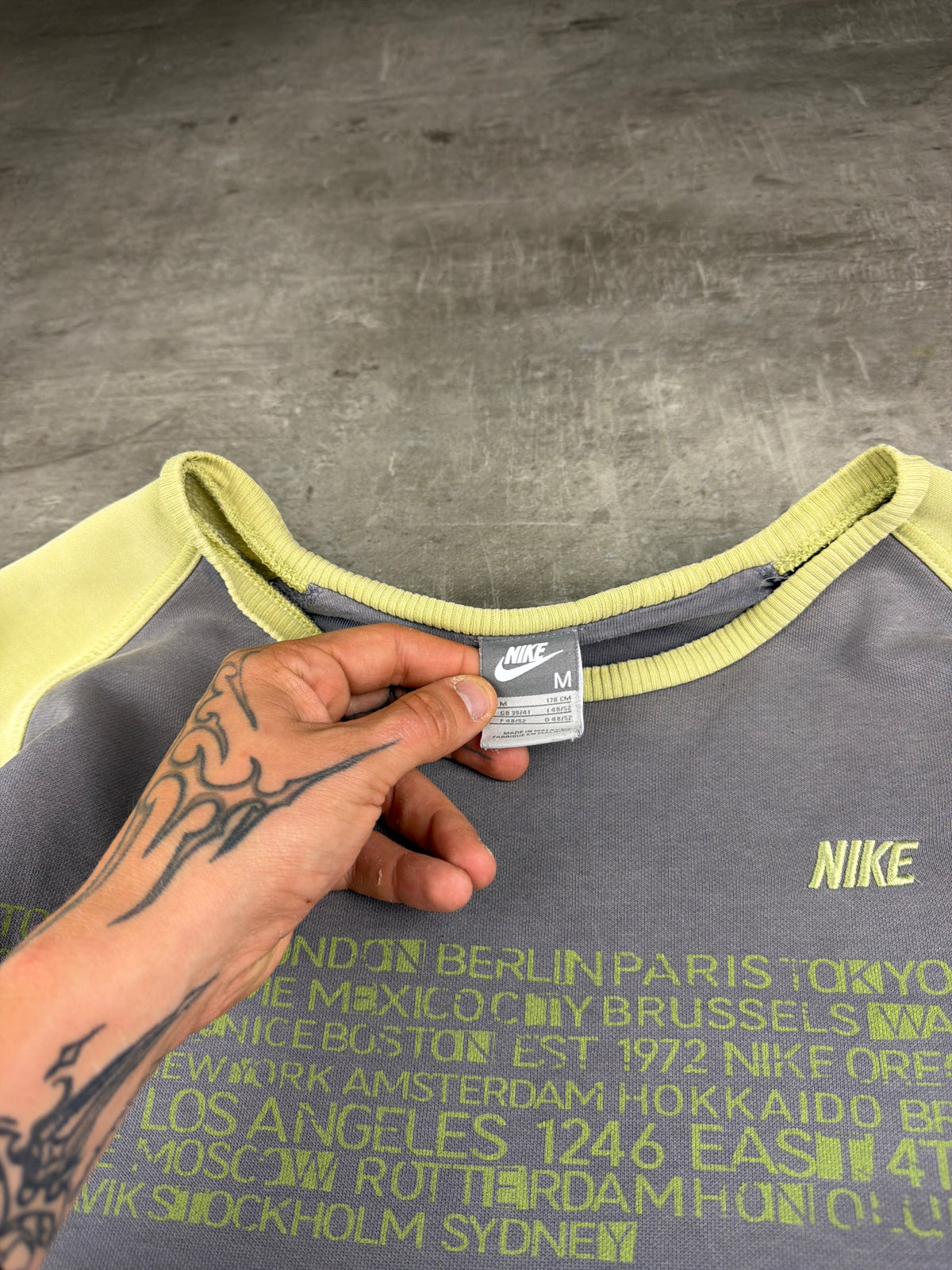 Nike Tailwind Athletic 2000s Raglan Crewneck Sweatshirt - Faded Grey & Lime Green