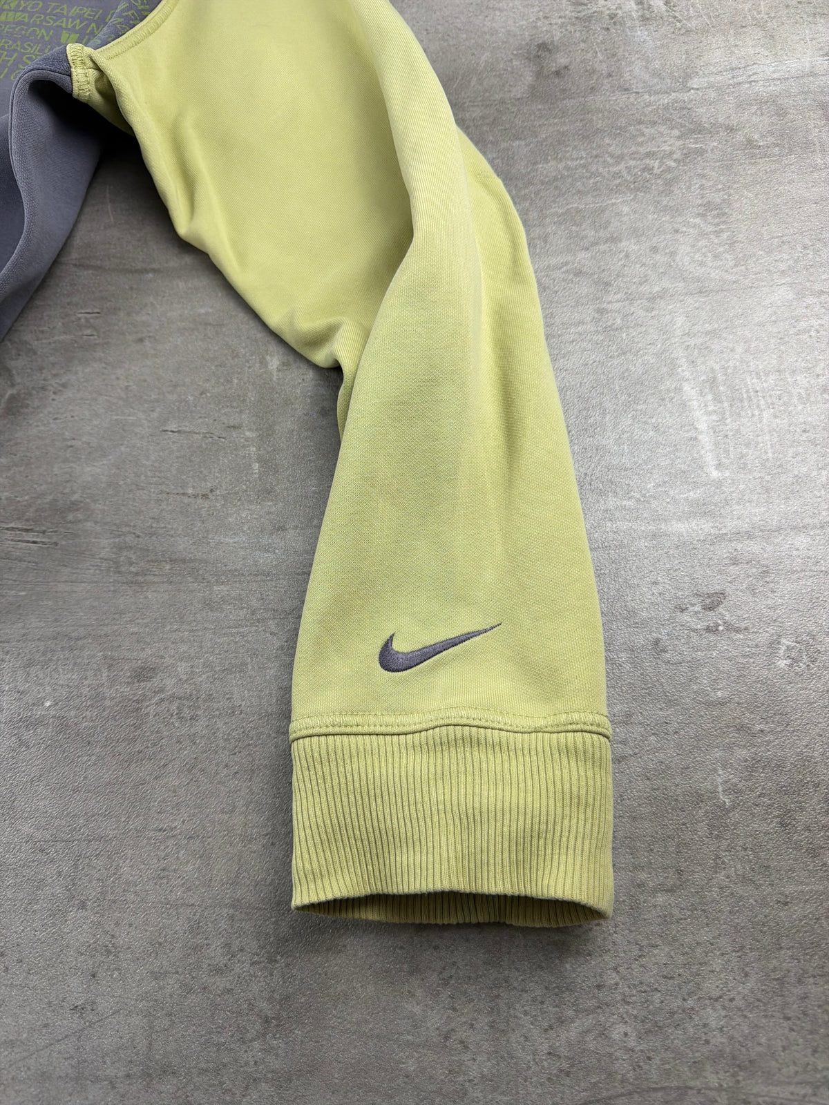 Nike Tailwind Athletic 2000s Raglan Crewneck Sweatshirt - Faded Grey & Lime Green