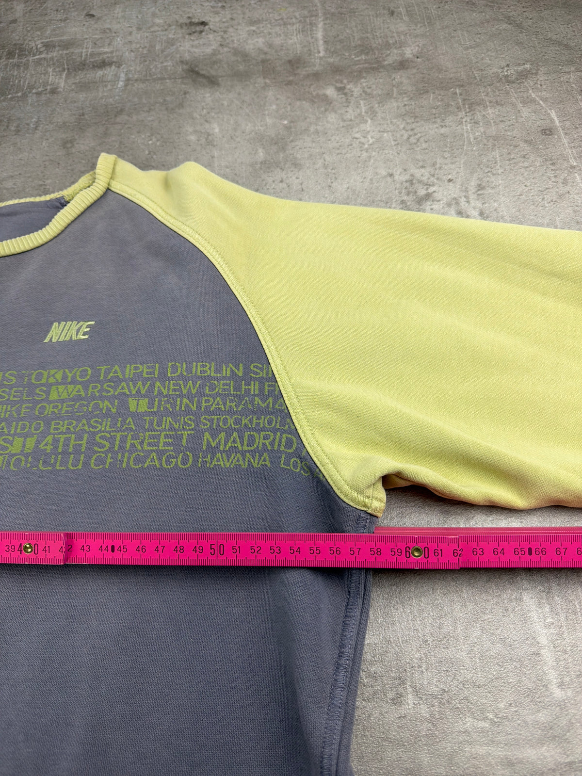 Nike Tailwind Athletic 2000s Raglan Crewneck Sweatshirt - Faded Grey & Lime Green