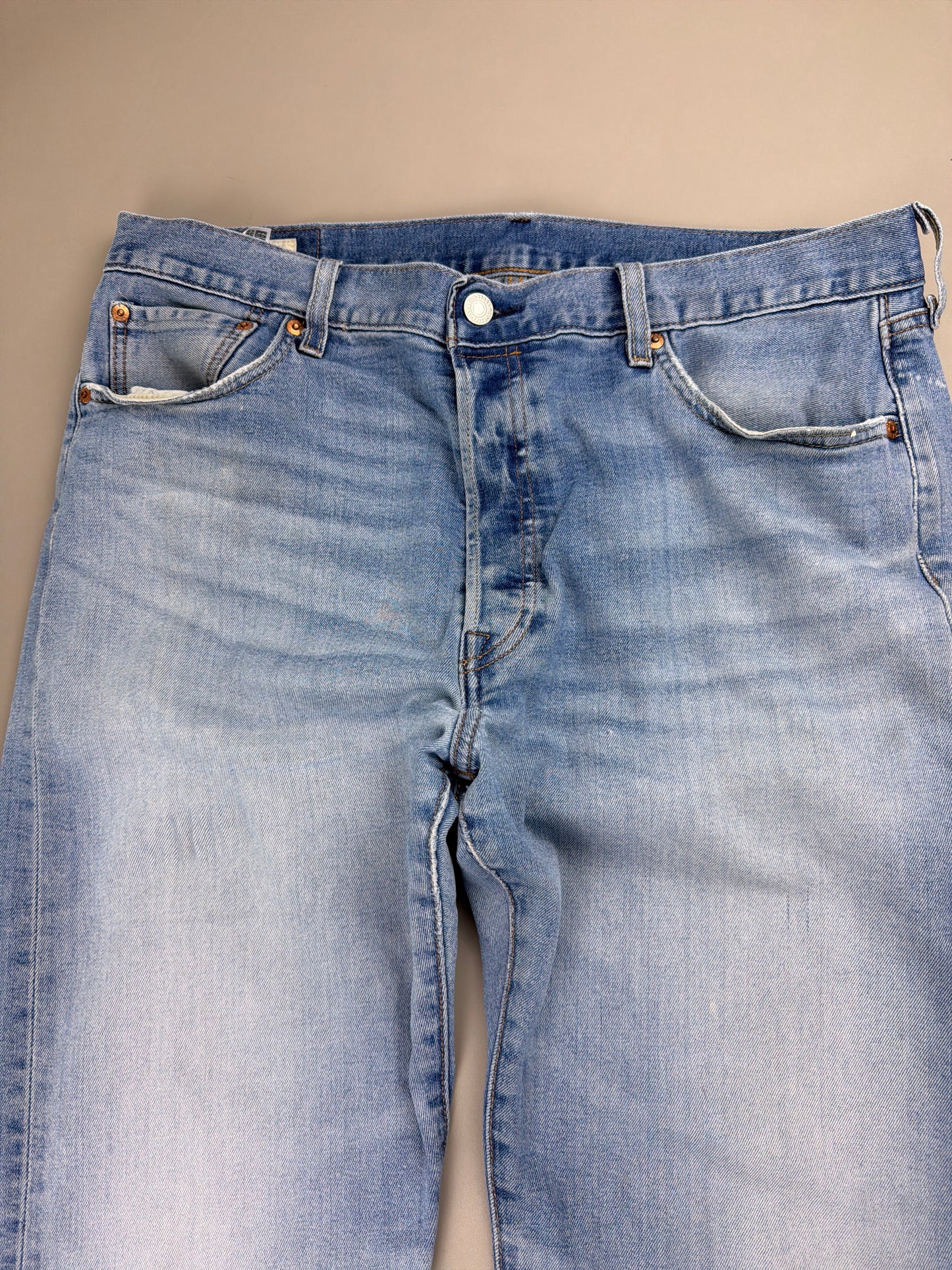 Levi's "501" Straight Leg Denim - Light Wash Grunge & Indie Sleaze Vibe