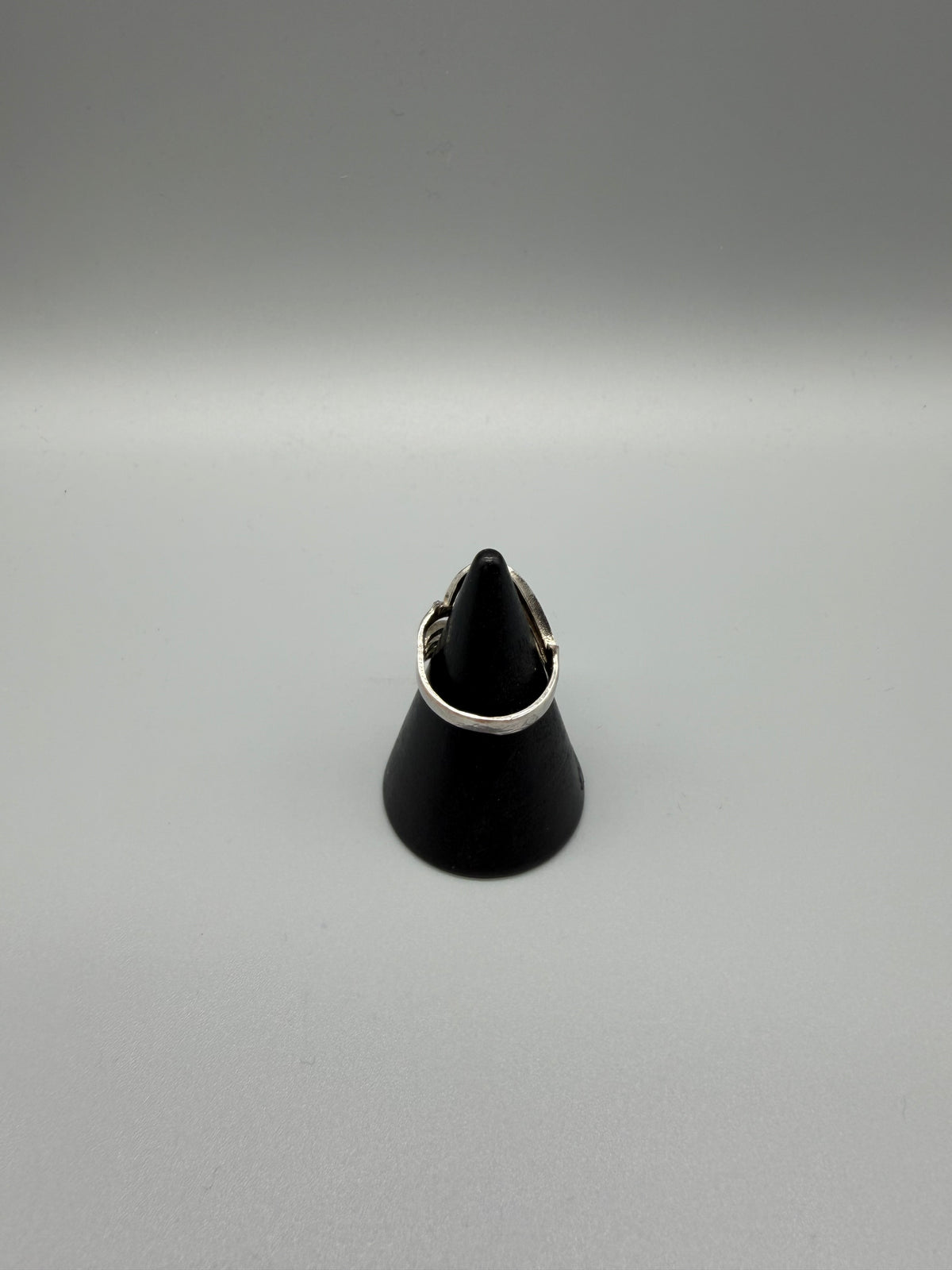 Vintage Y2K Wave Cutout Statement Band Ring - Silver - Past Pieces