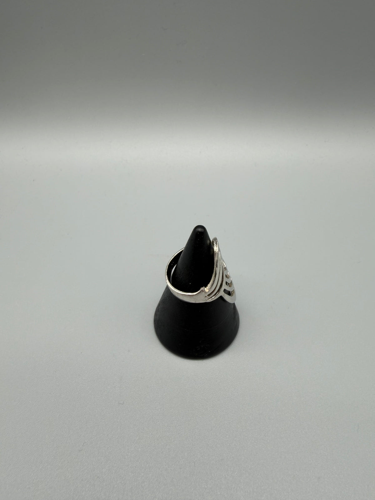 Vintage Y2K Wave Cutout Statement Band Ring - Silver - Past Pieces
